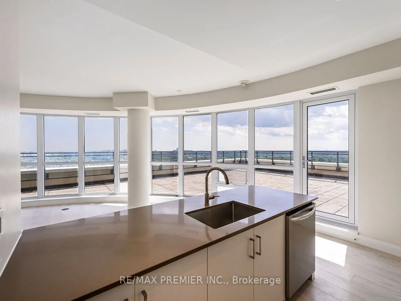 15 Lynch Street, #1805