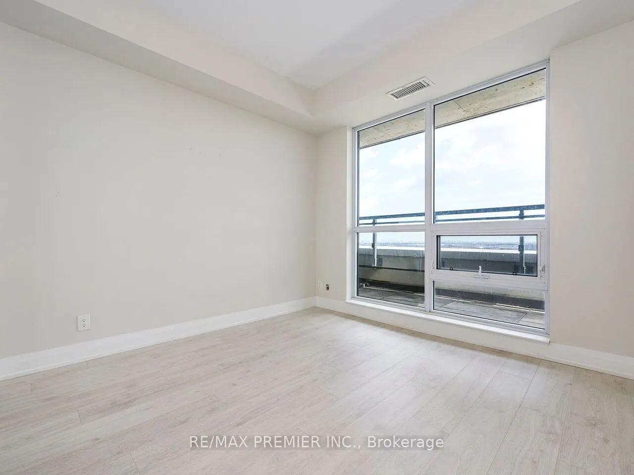 15 Lynch Street, #1805