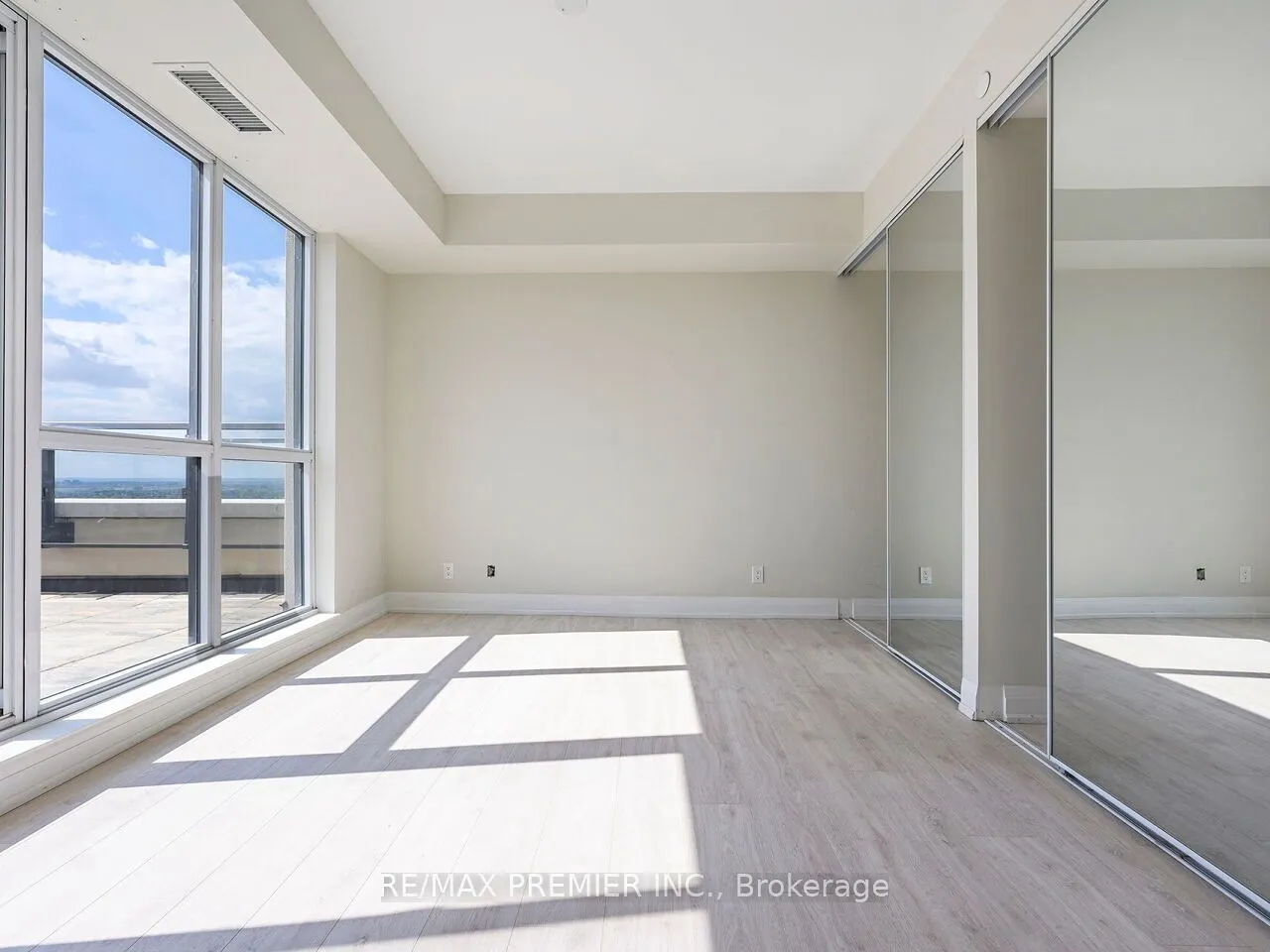 15 Lynch Street, #1805