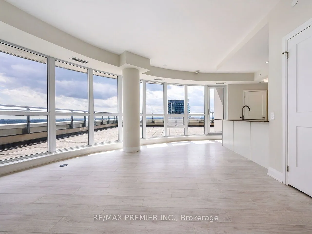 15 Lynch Street, #1805