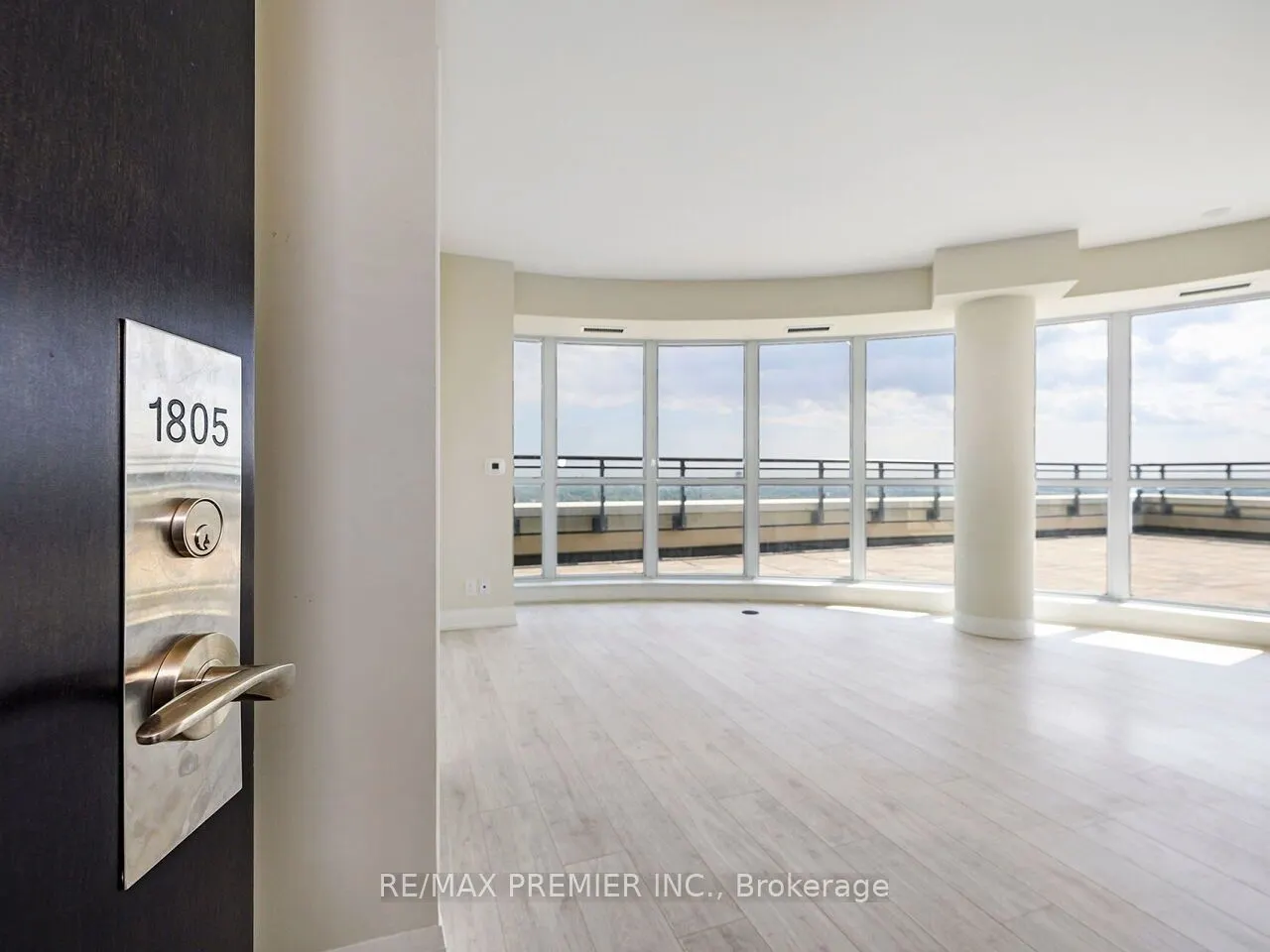 15 Lynch Street, #1805