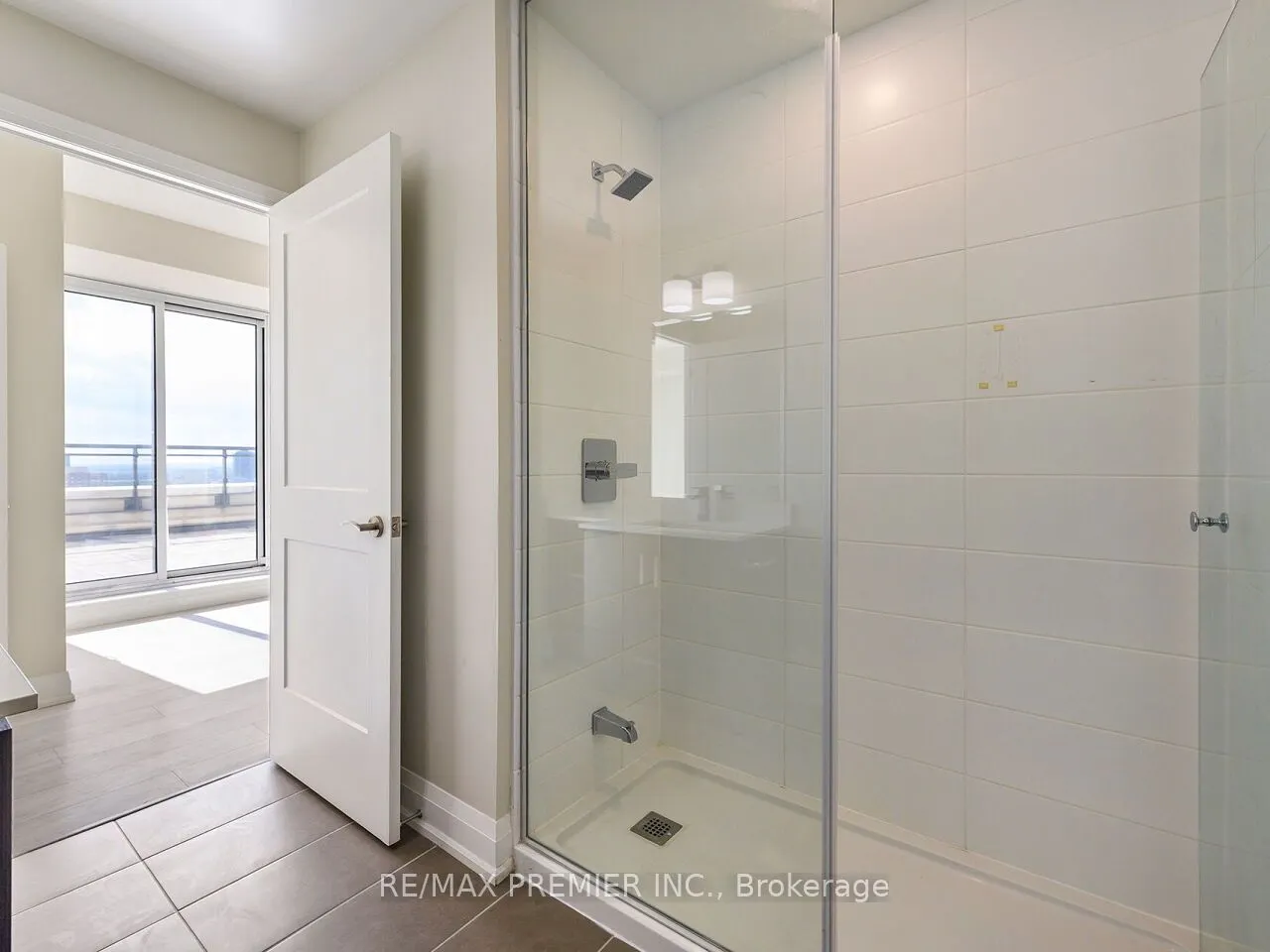 15 Lynch Street, #1805
