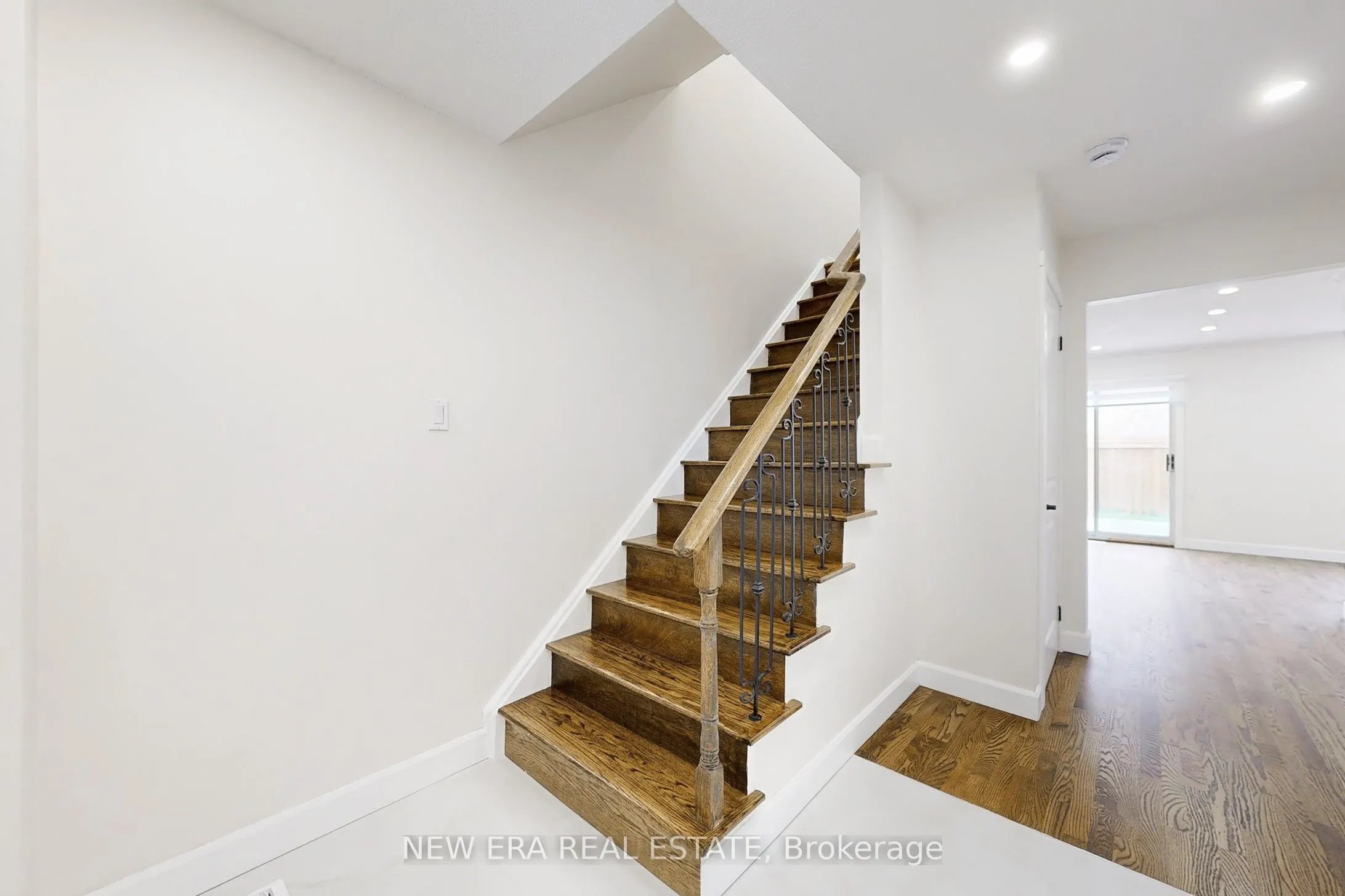 96 Toba Crescent