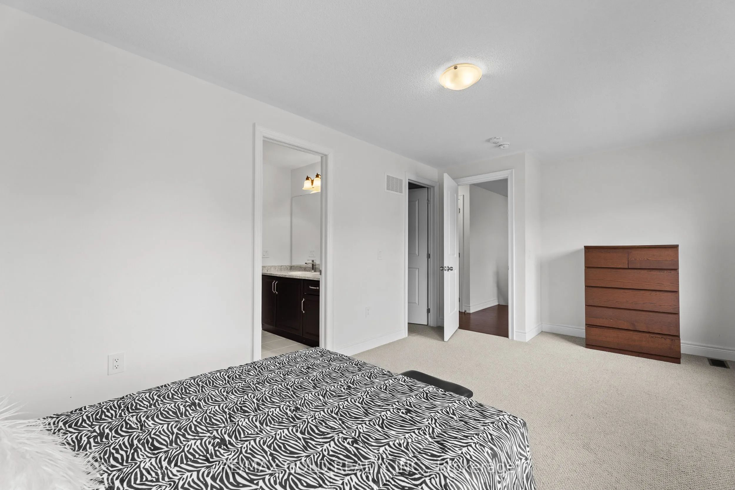 33 Tiger Crescent