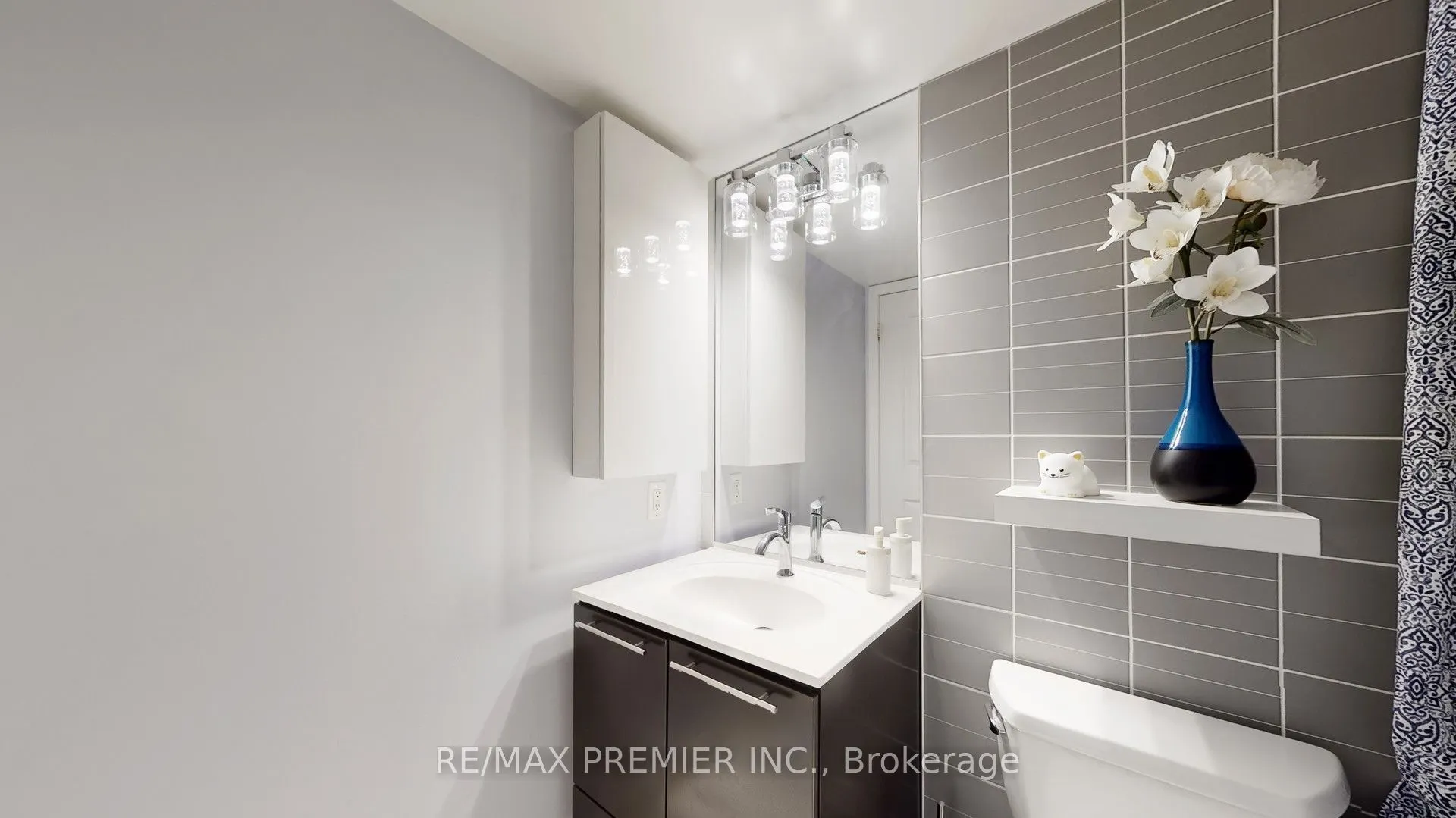 235 Sherway Gardens Road, #809