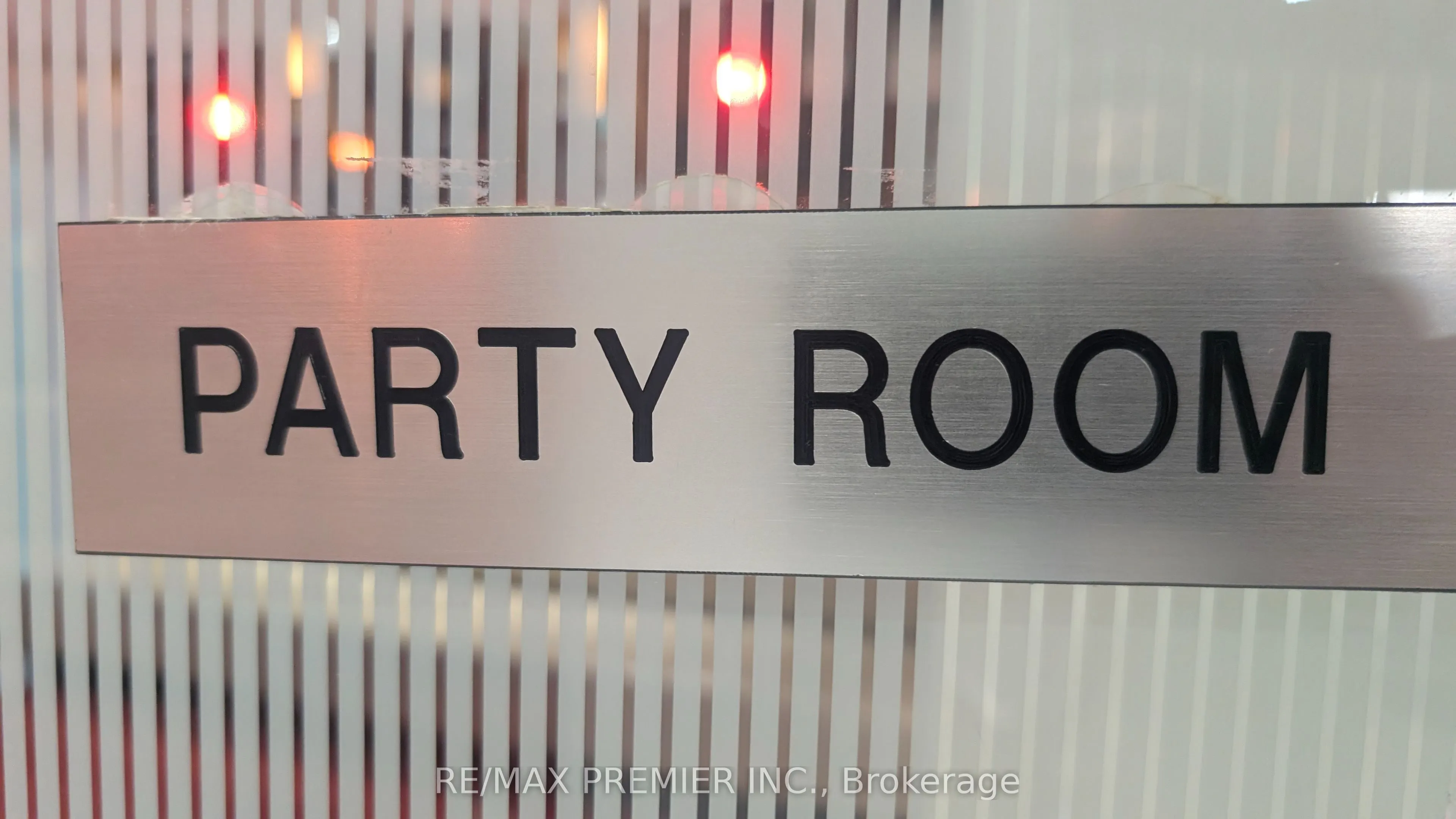 235 Sherway Gardens Road, #809