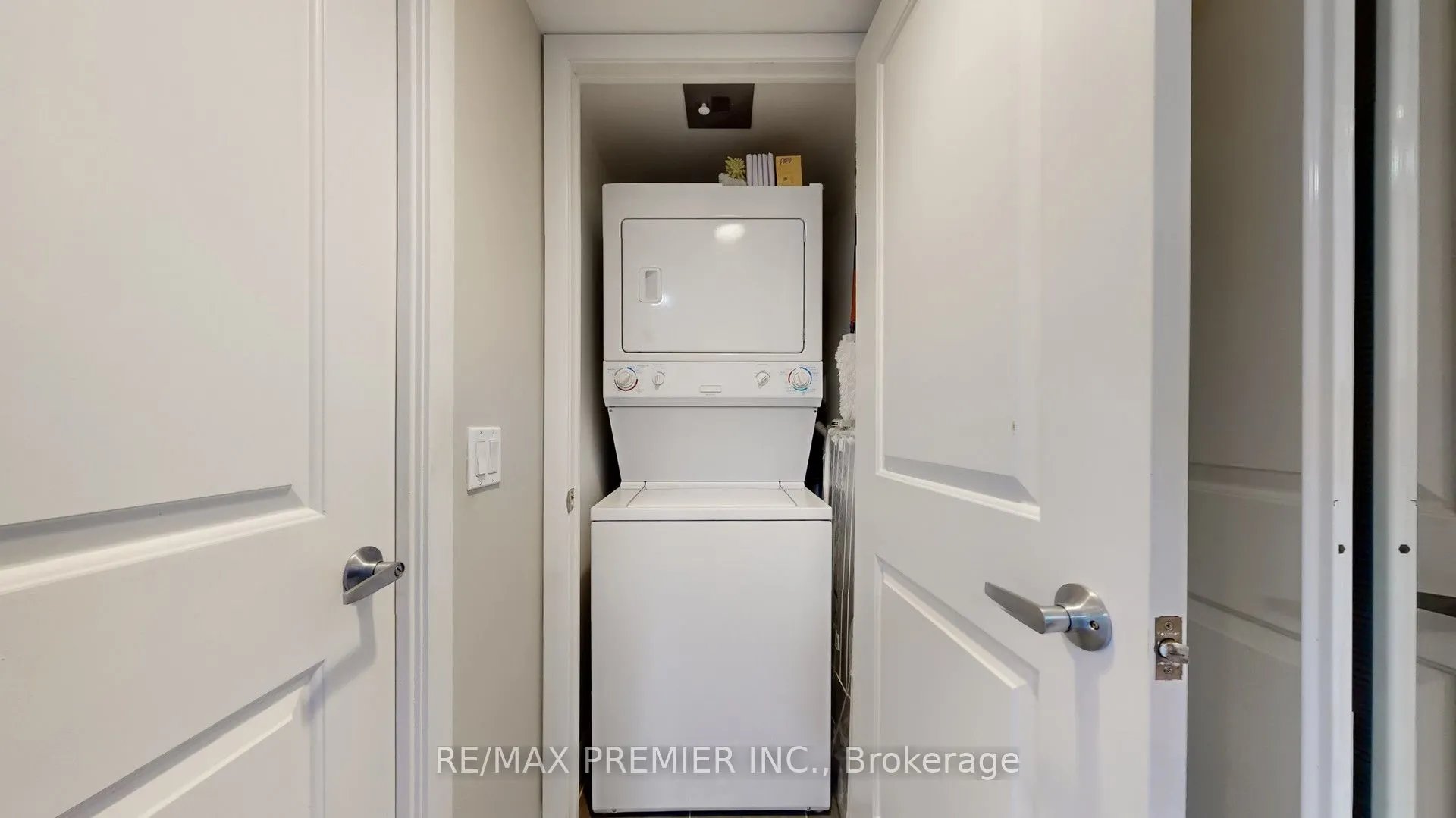 235 Sherway Gardens Road, #809
