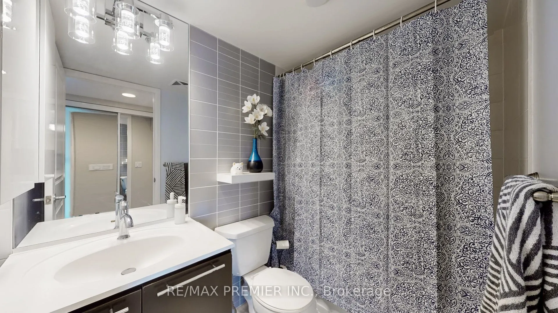235 Sherway Gardens Road, #809