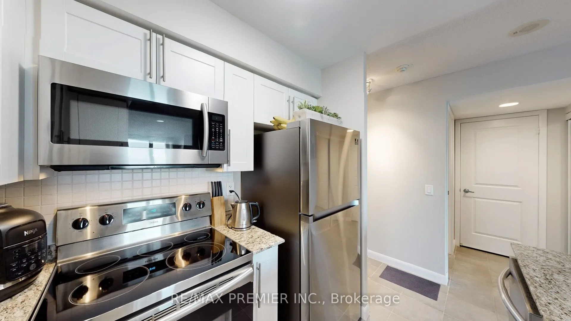 235 Sherway Gardens Road, #809