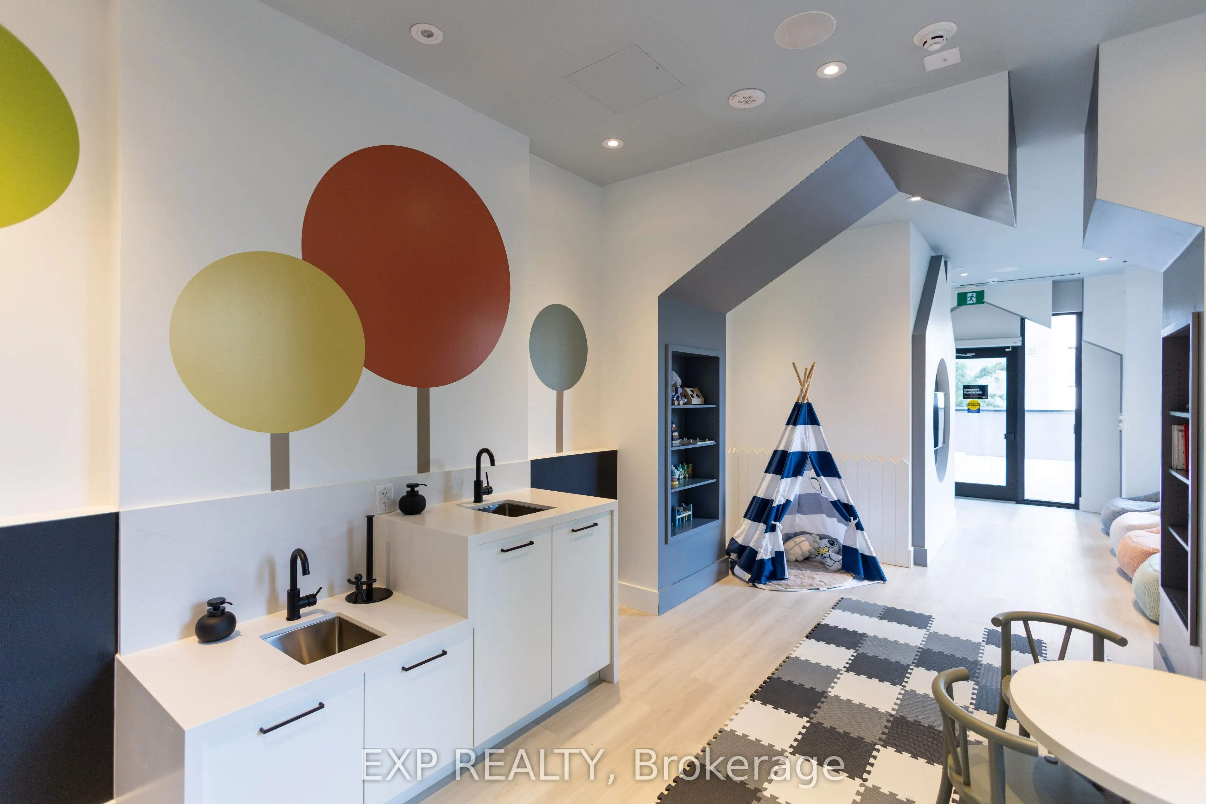 285 Dufferin Street, #427