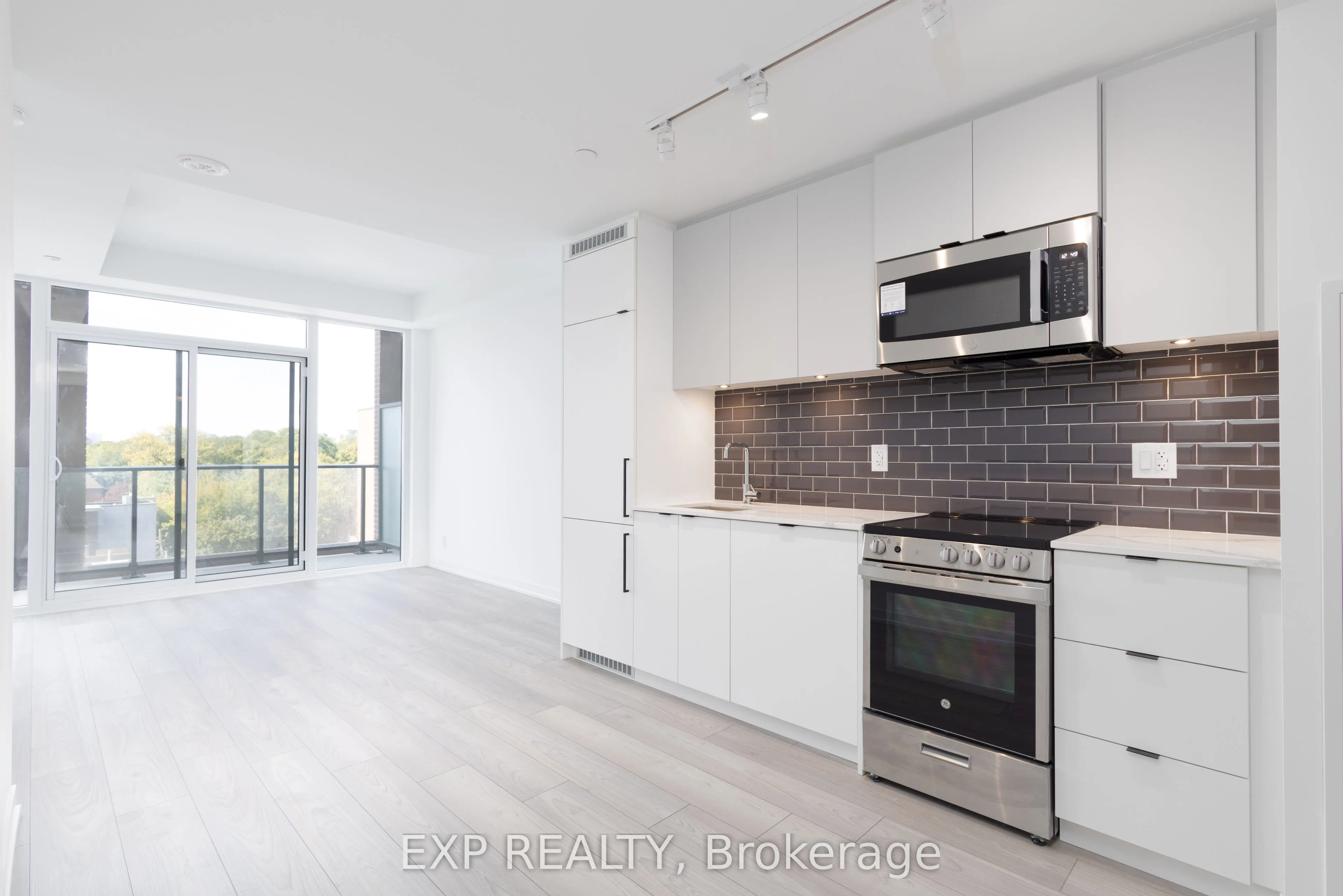 285 Dufferin Street, #427