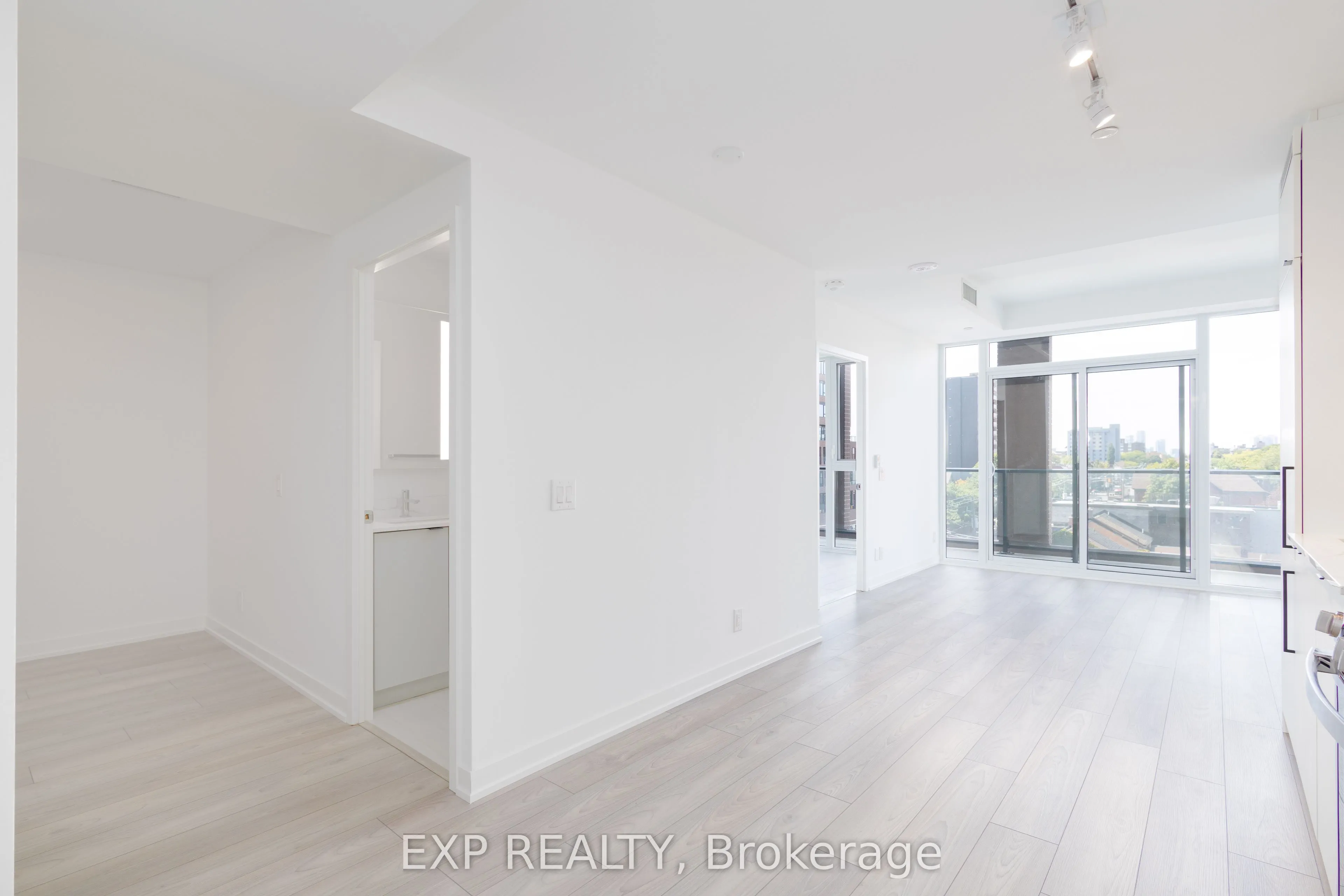 285 Dufferin Street, #427