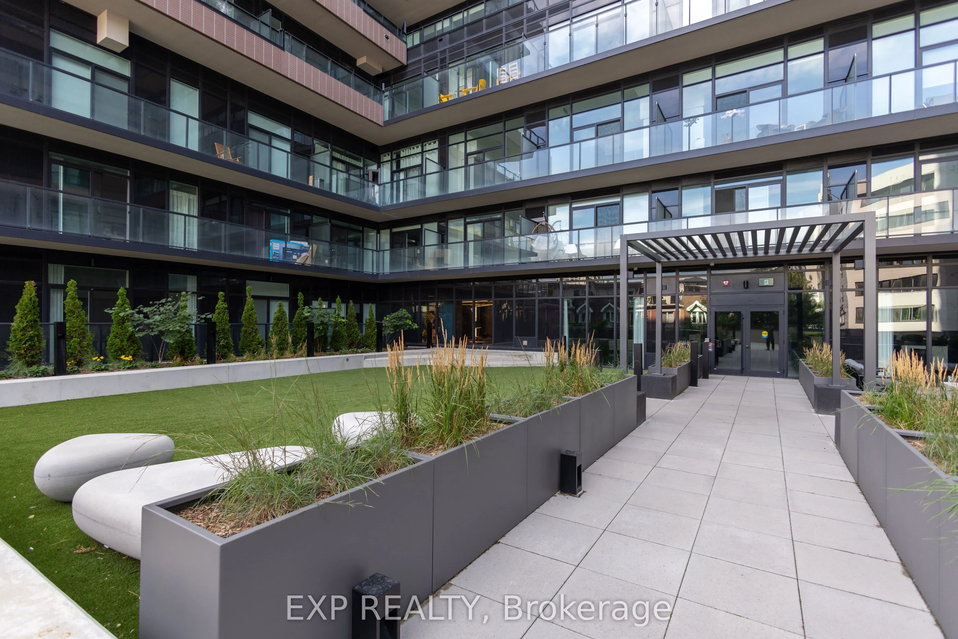 285 Dufferin Street, #427