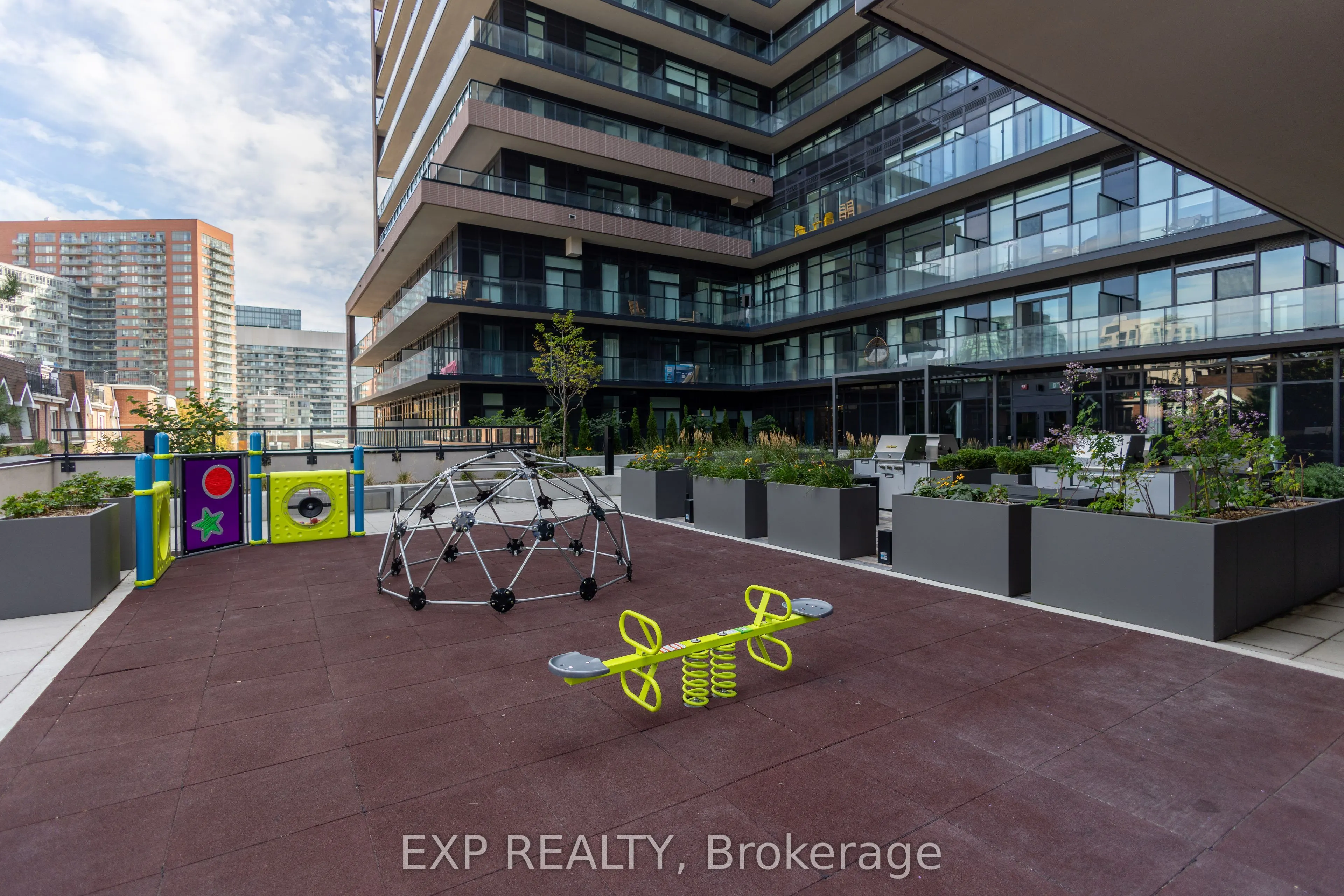 285 Dufferin Street, #427