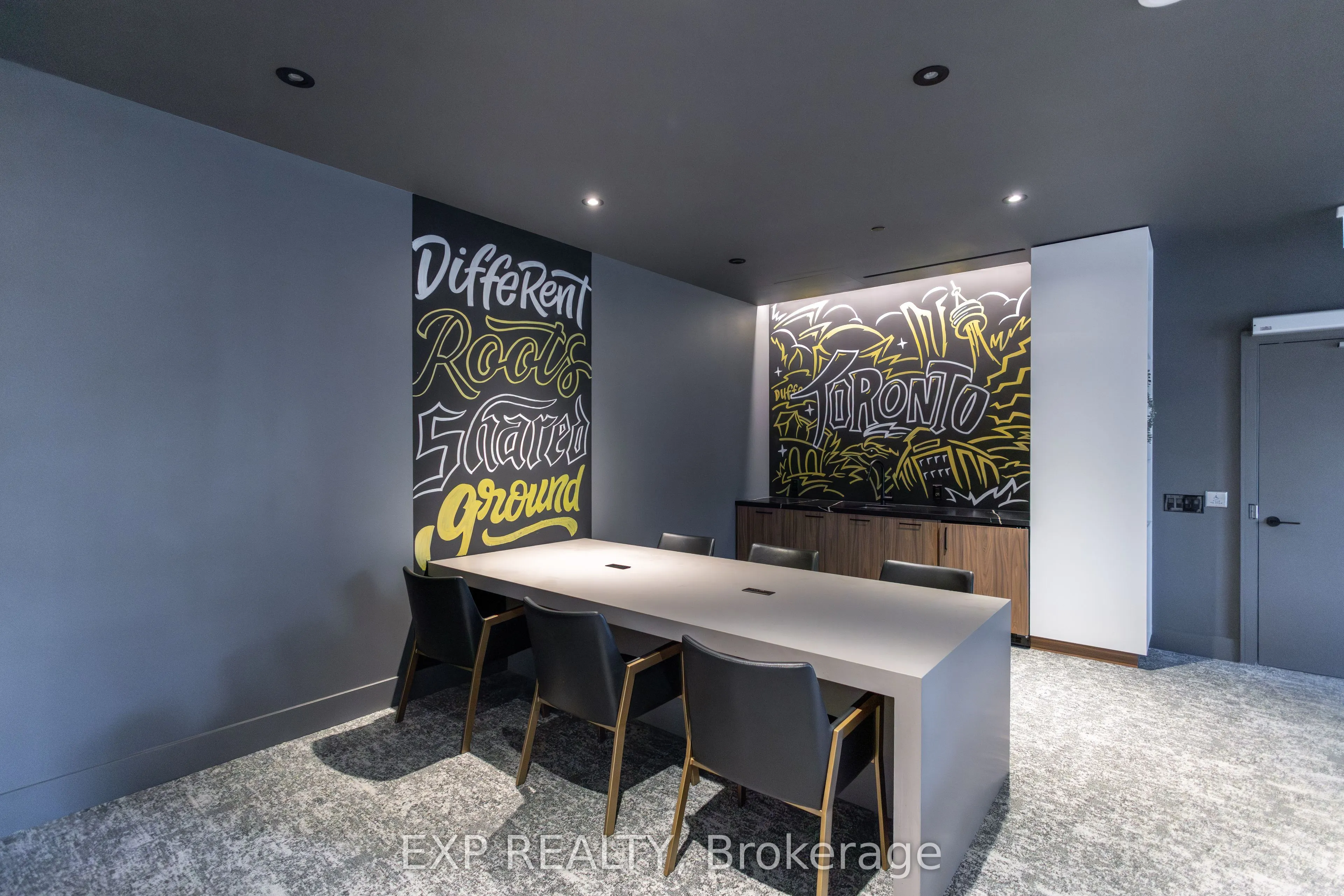 285 Dufferin Street, #427