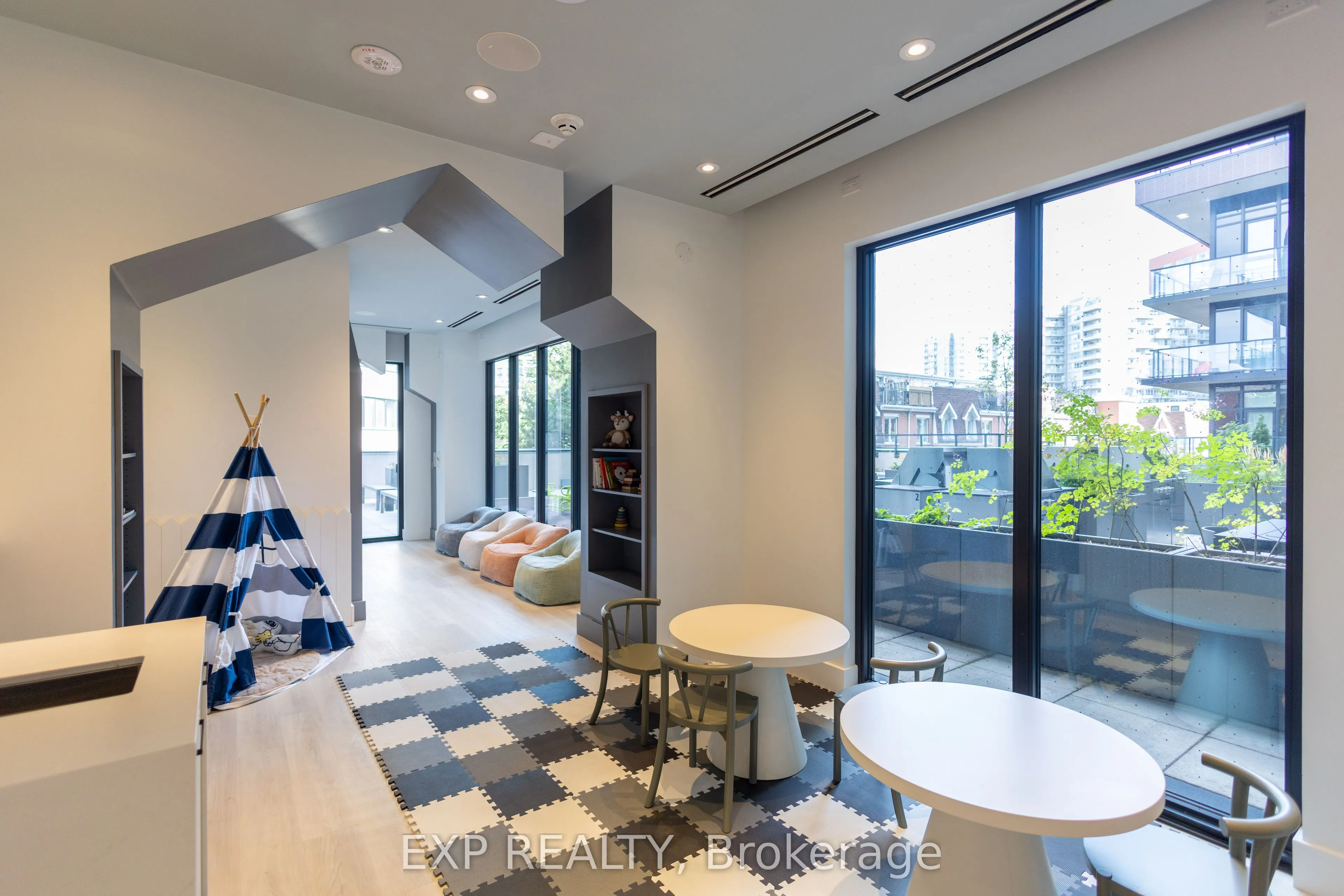 285 Dufferin Street, #427