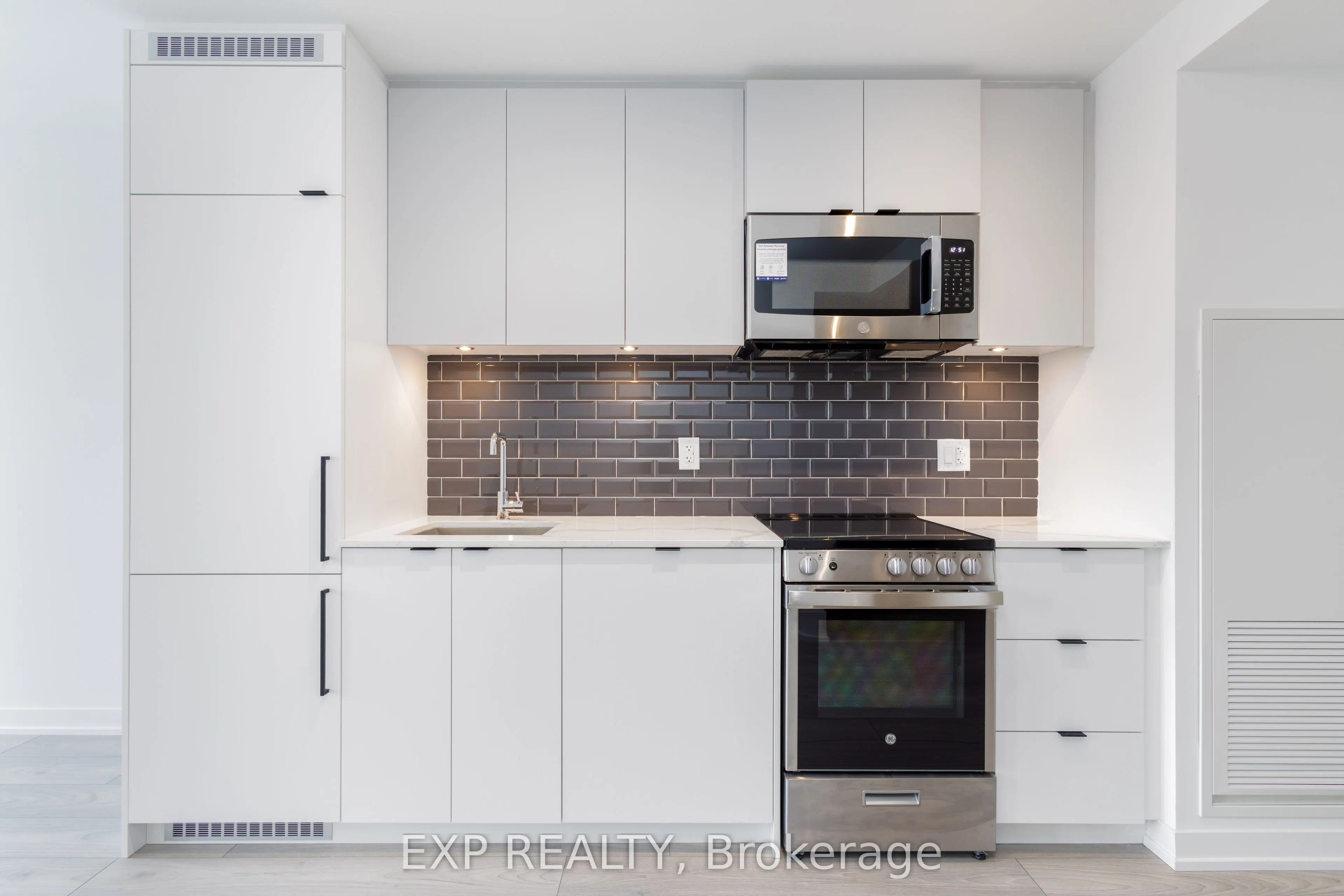 285 Dufferin Street, #427