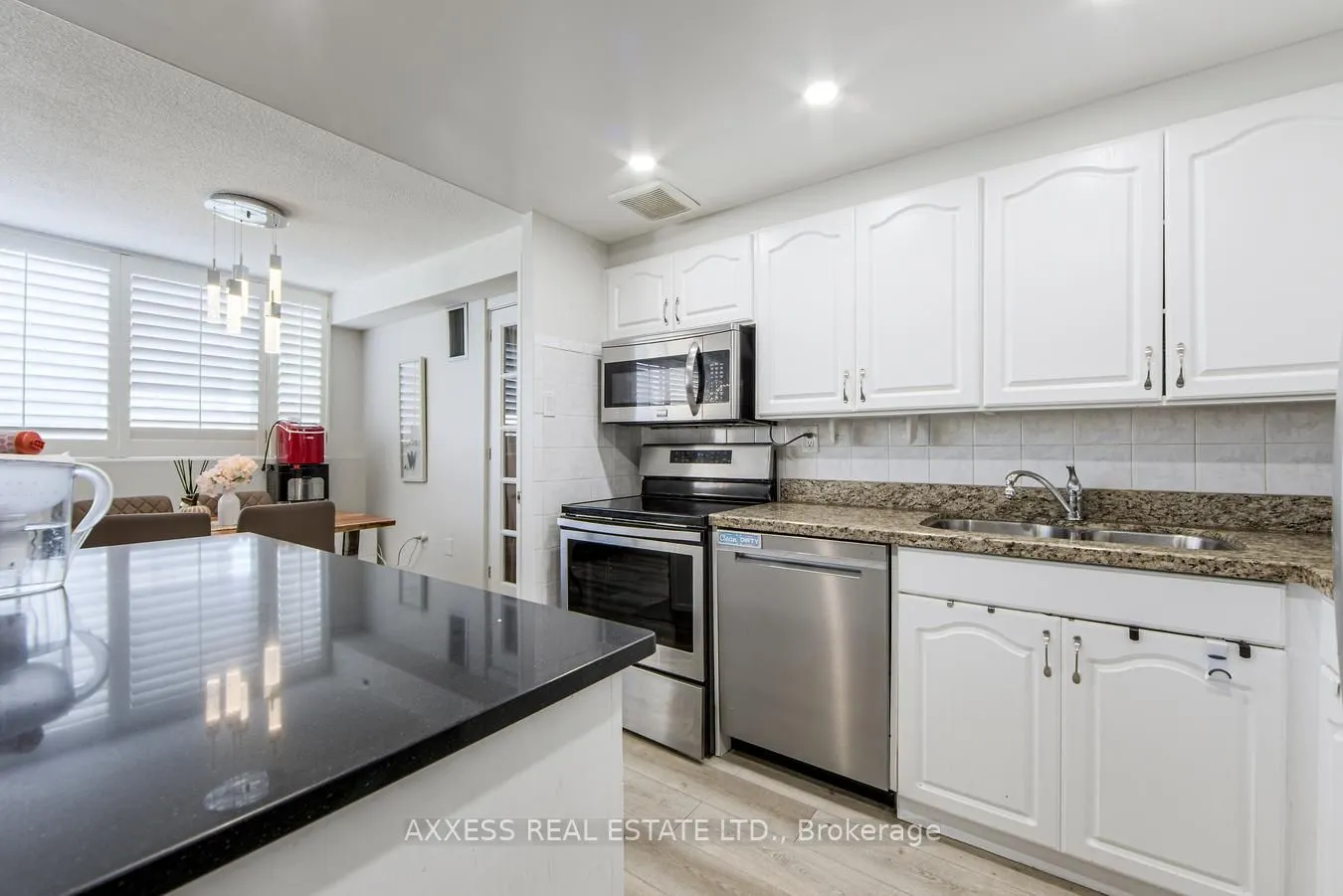 3590 Kaneff Crescent, #609