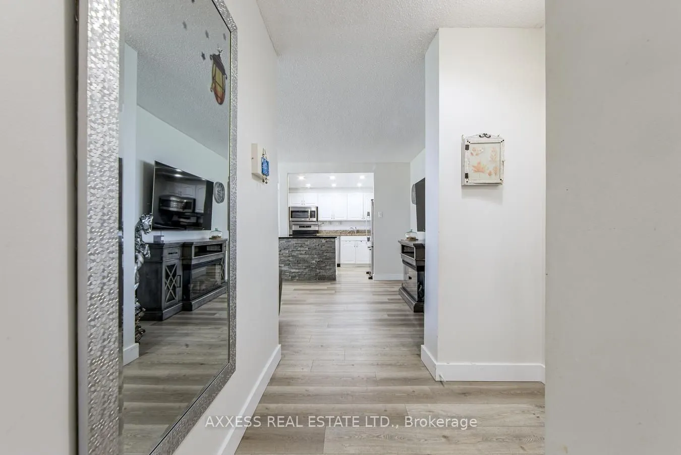 3590 Kaneff Crescent, #609