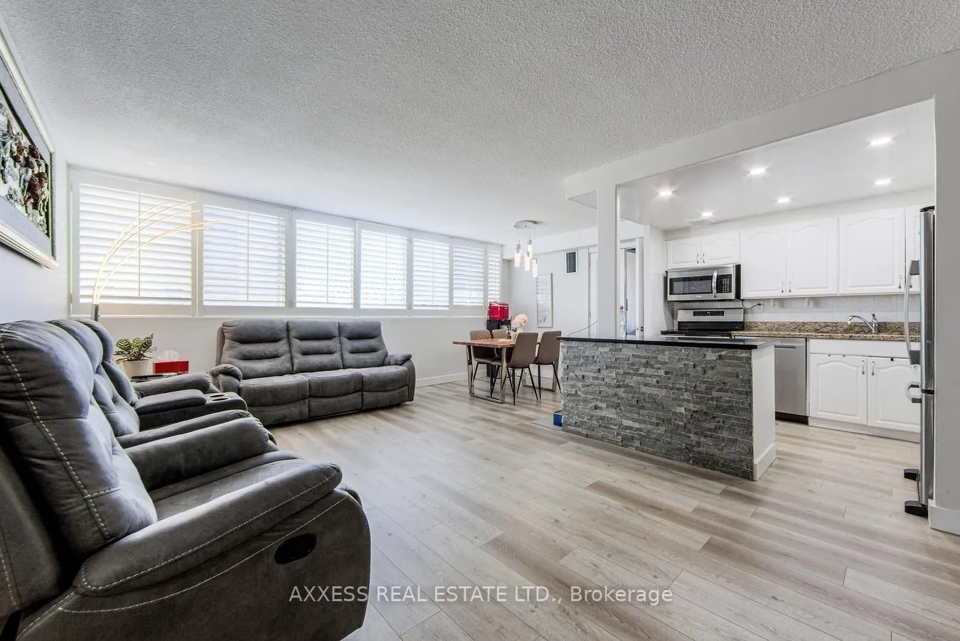 3590 Kaneff Crescent, #609