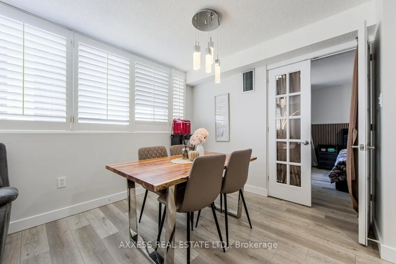 3590 Kaneff Crescent, #609