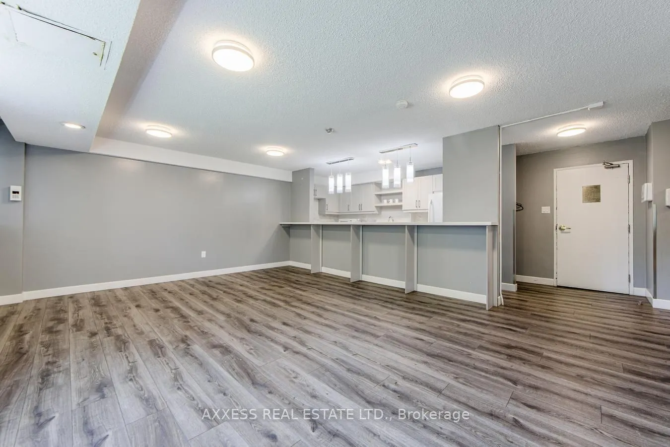 3590 Kaneff Crescent, #609