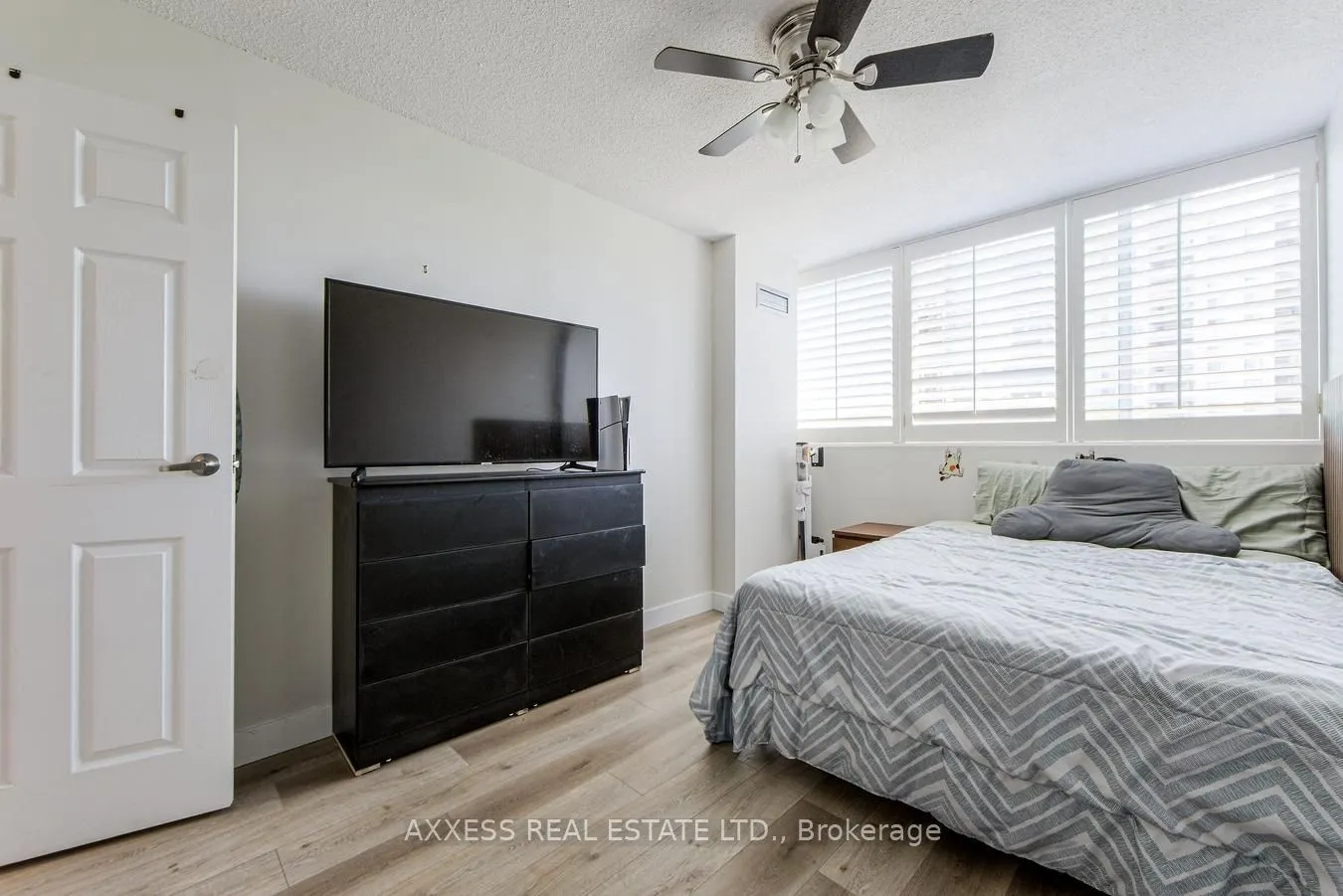 3590 Kaneff Crescent, #609