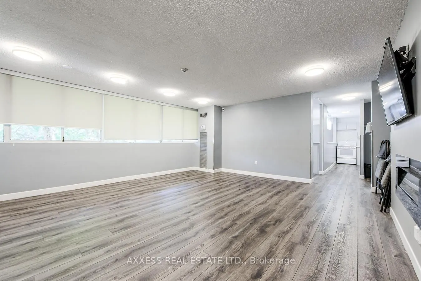 3590 Kaneff Crescent, #609