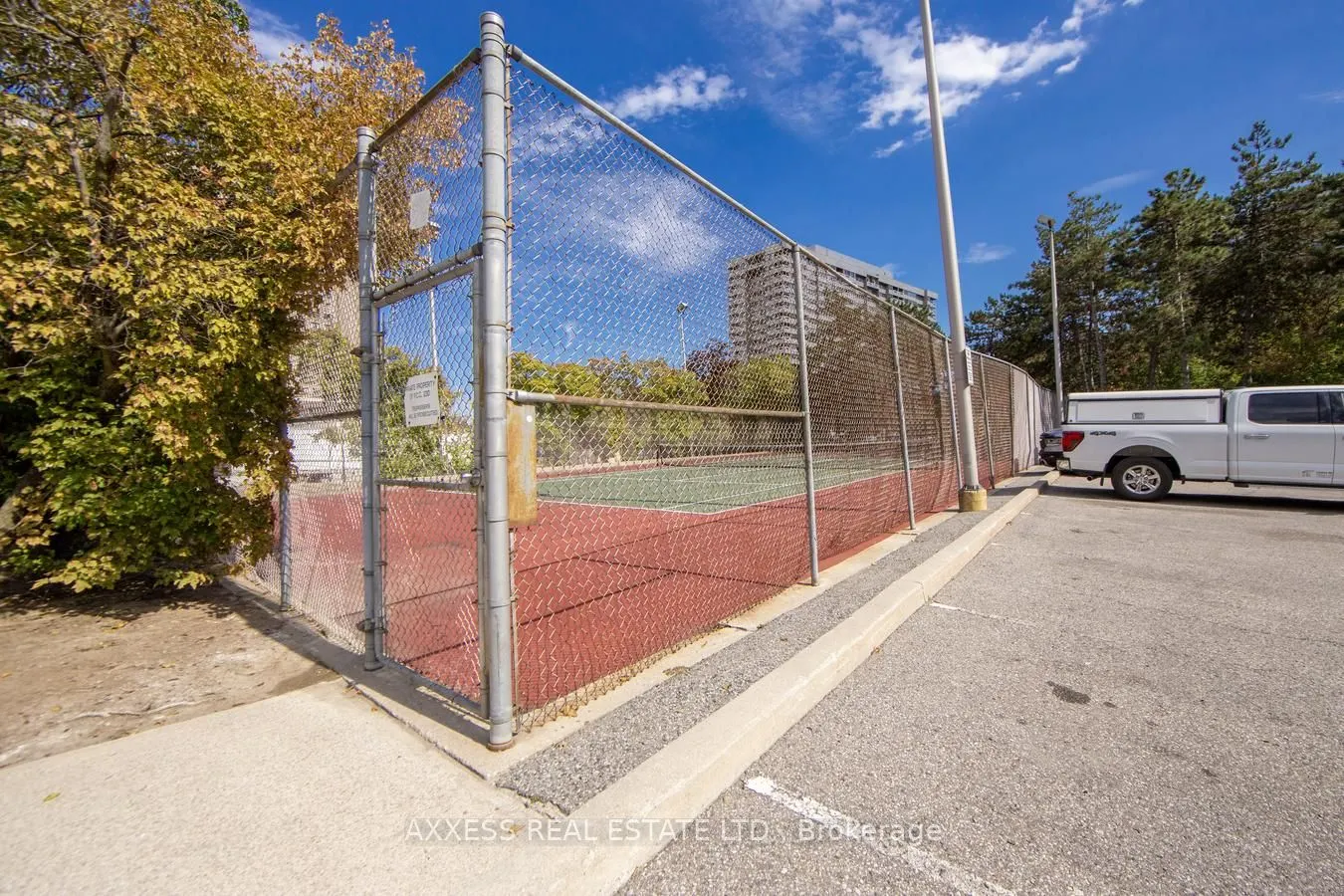 3590 Kaneff Crescent, #609