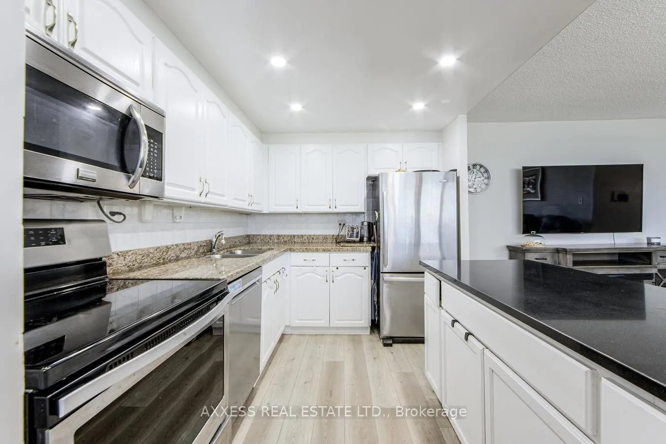 3590 Kaneff Crescent, #609