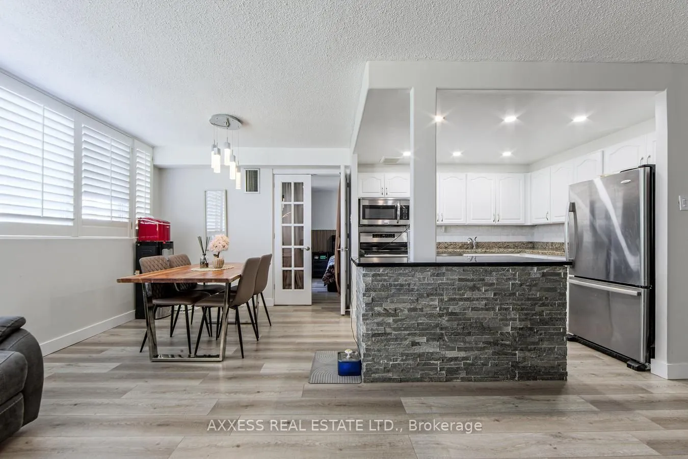 3590 Kaneff Crescent, #609