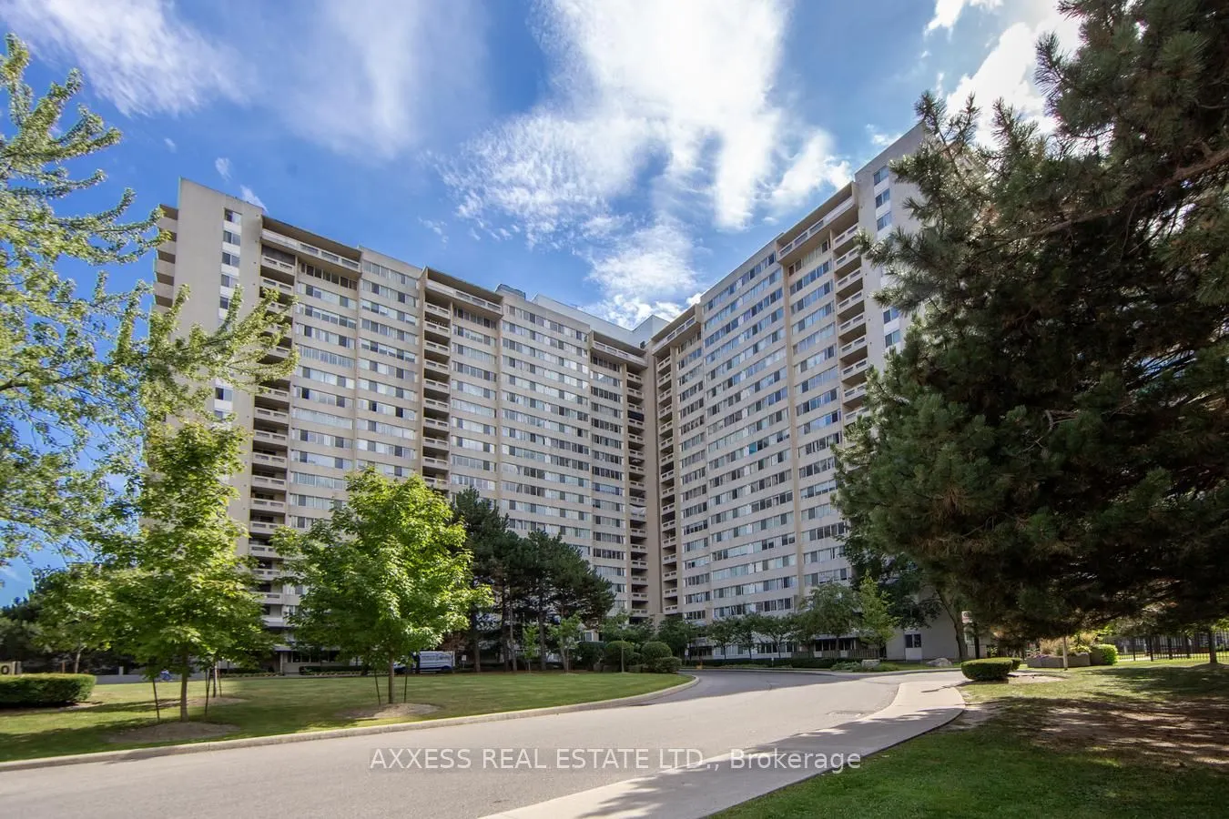 3590 Kaneff Crescent, #609