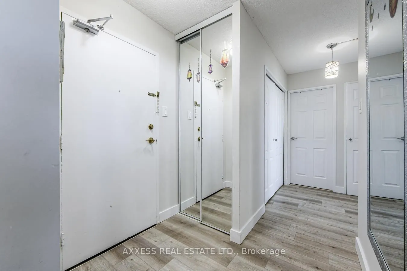 3590 Kaneff Crescent, #609