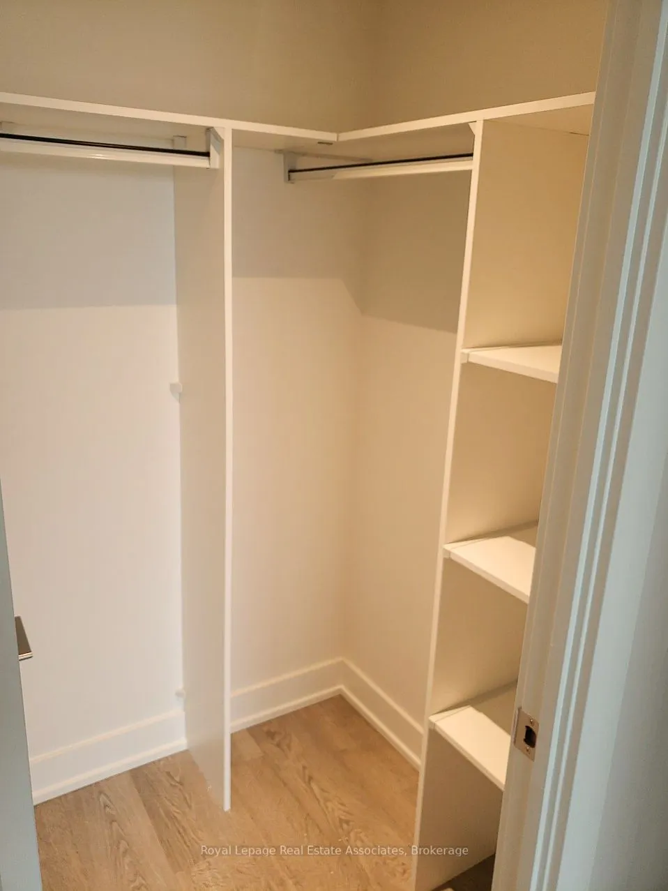 7 Mabelle Avenue, #1106