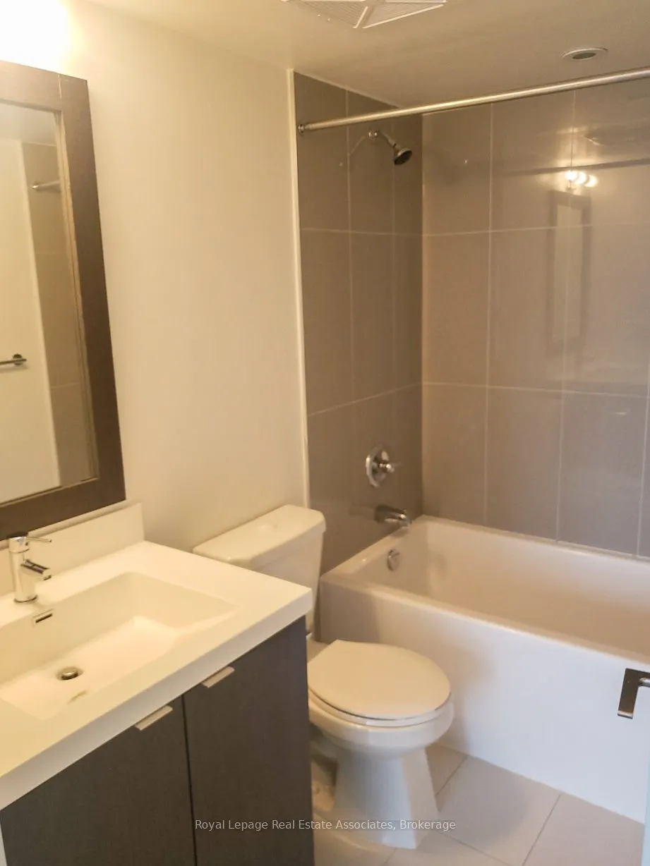 7 Mabelle Avenue, #1106