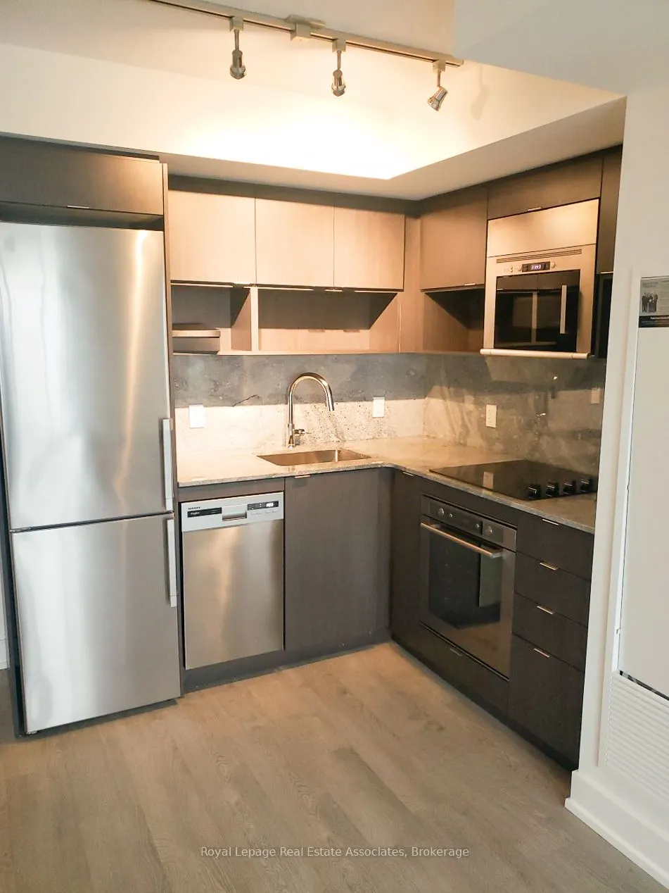 7 Mabelle Avenue, #1106