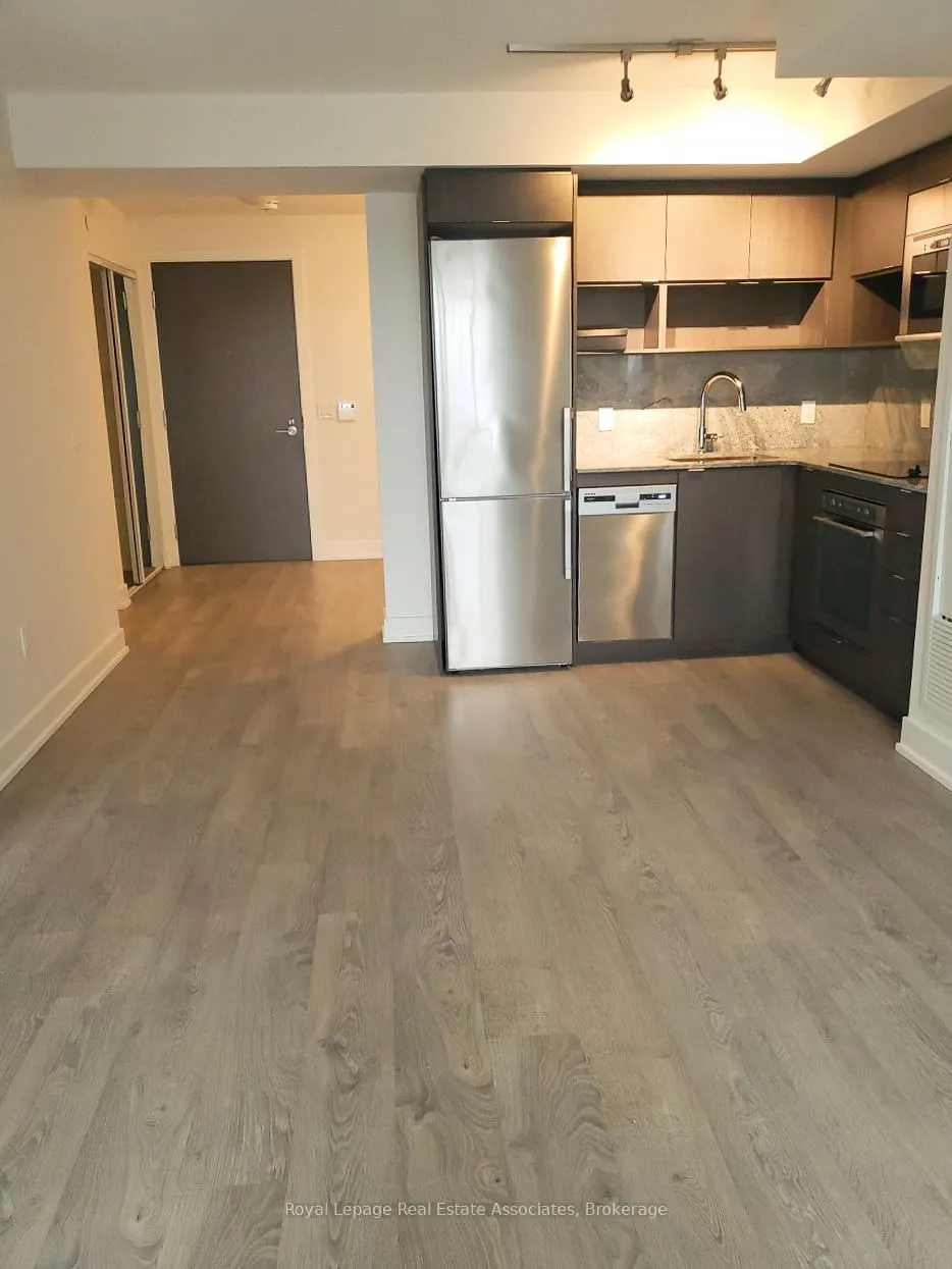 7 Mabelle Avenue, #1106