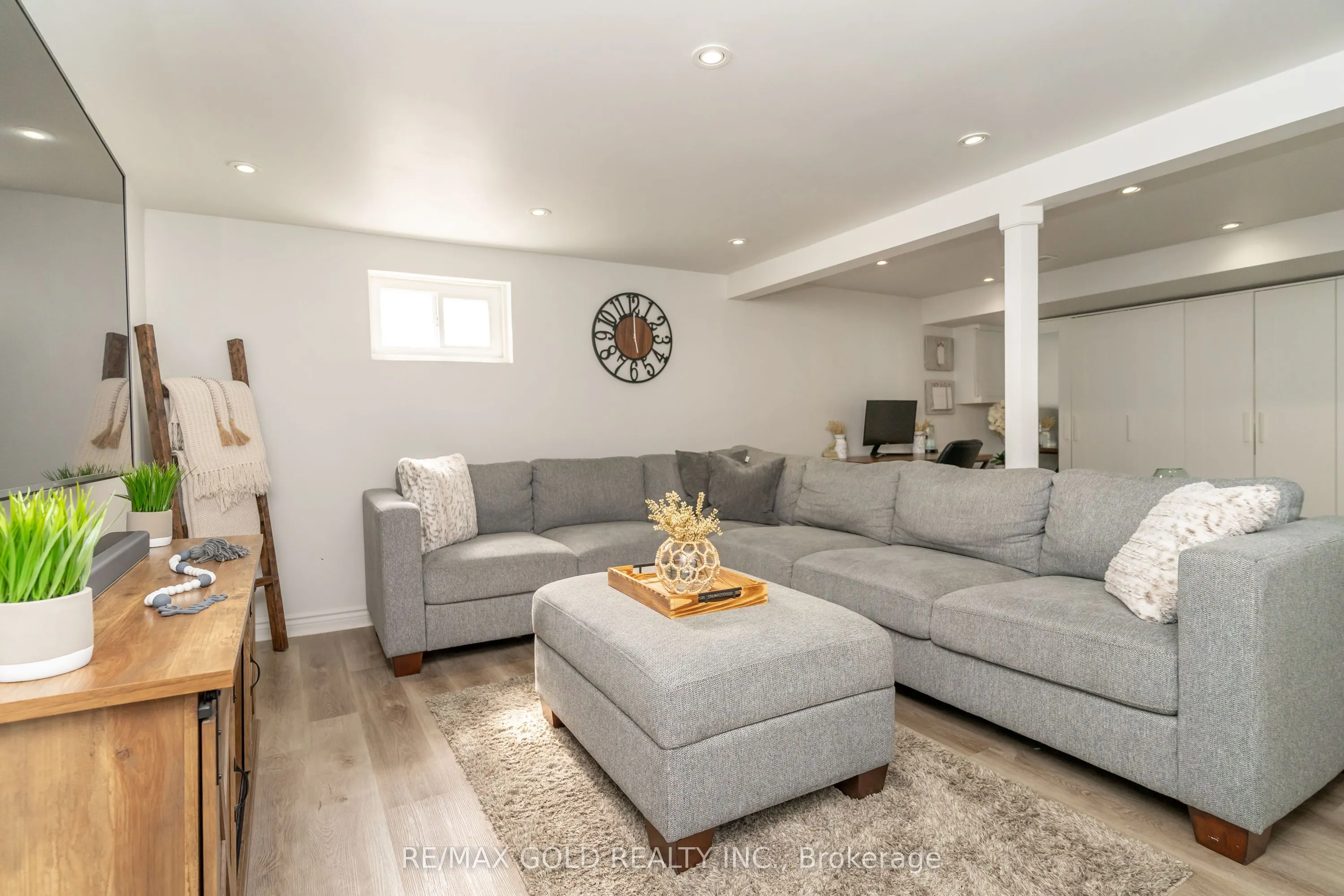 118 Fallingdale Crescent