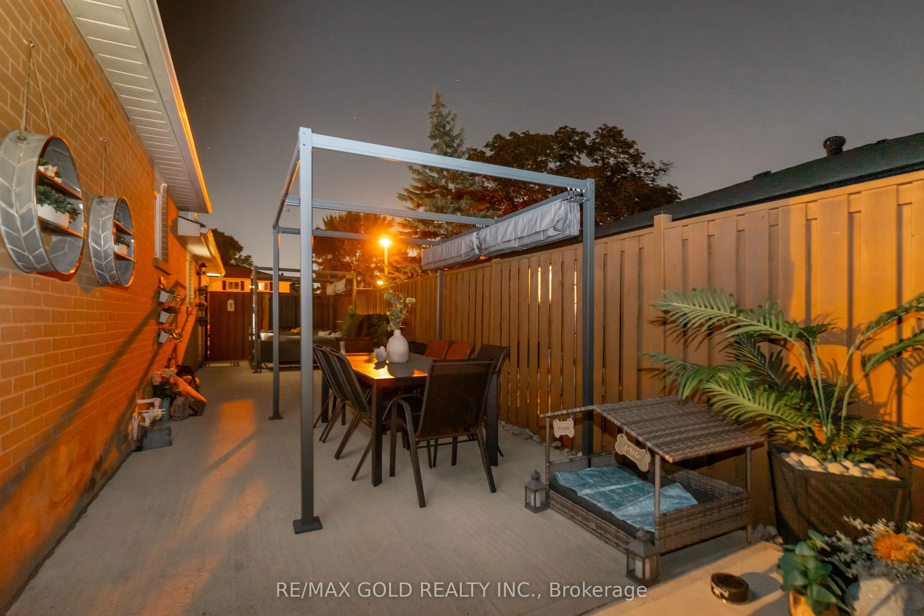 118 Fallingdale Crescent