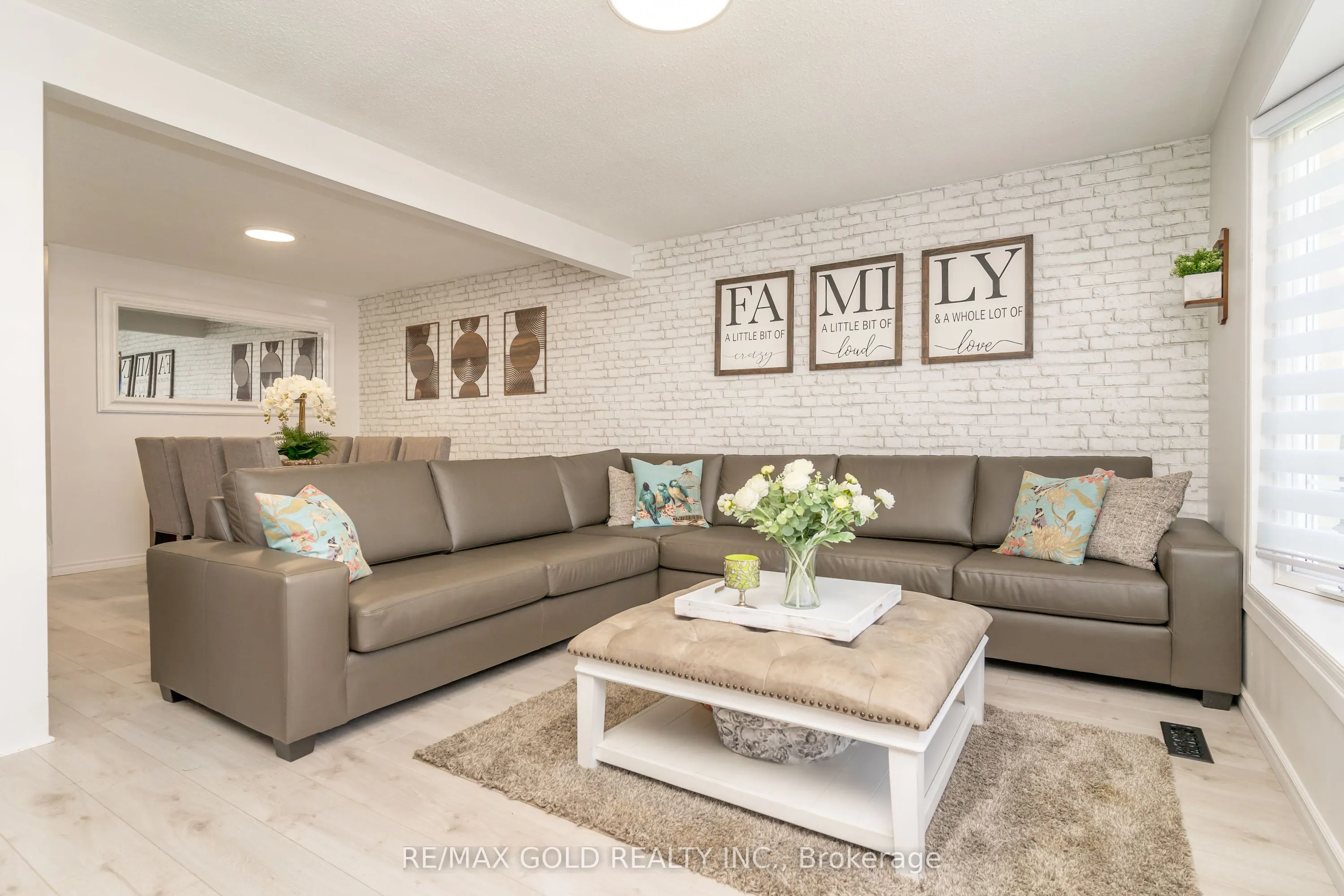 118 Fallingdale Crescent