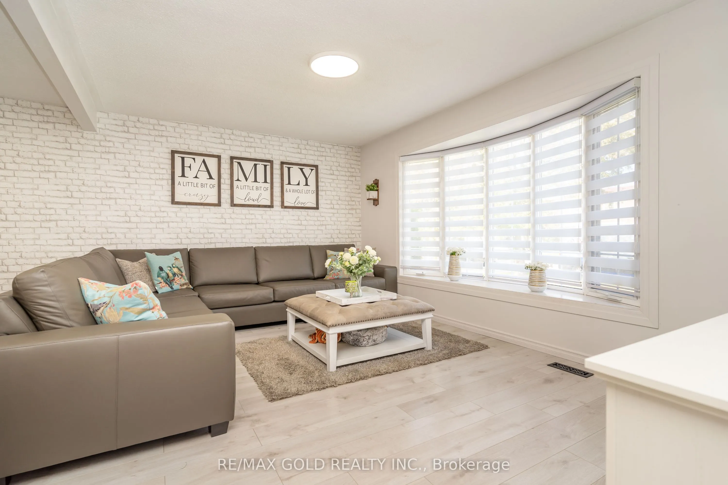 118 Fallingdale Crescent