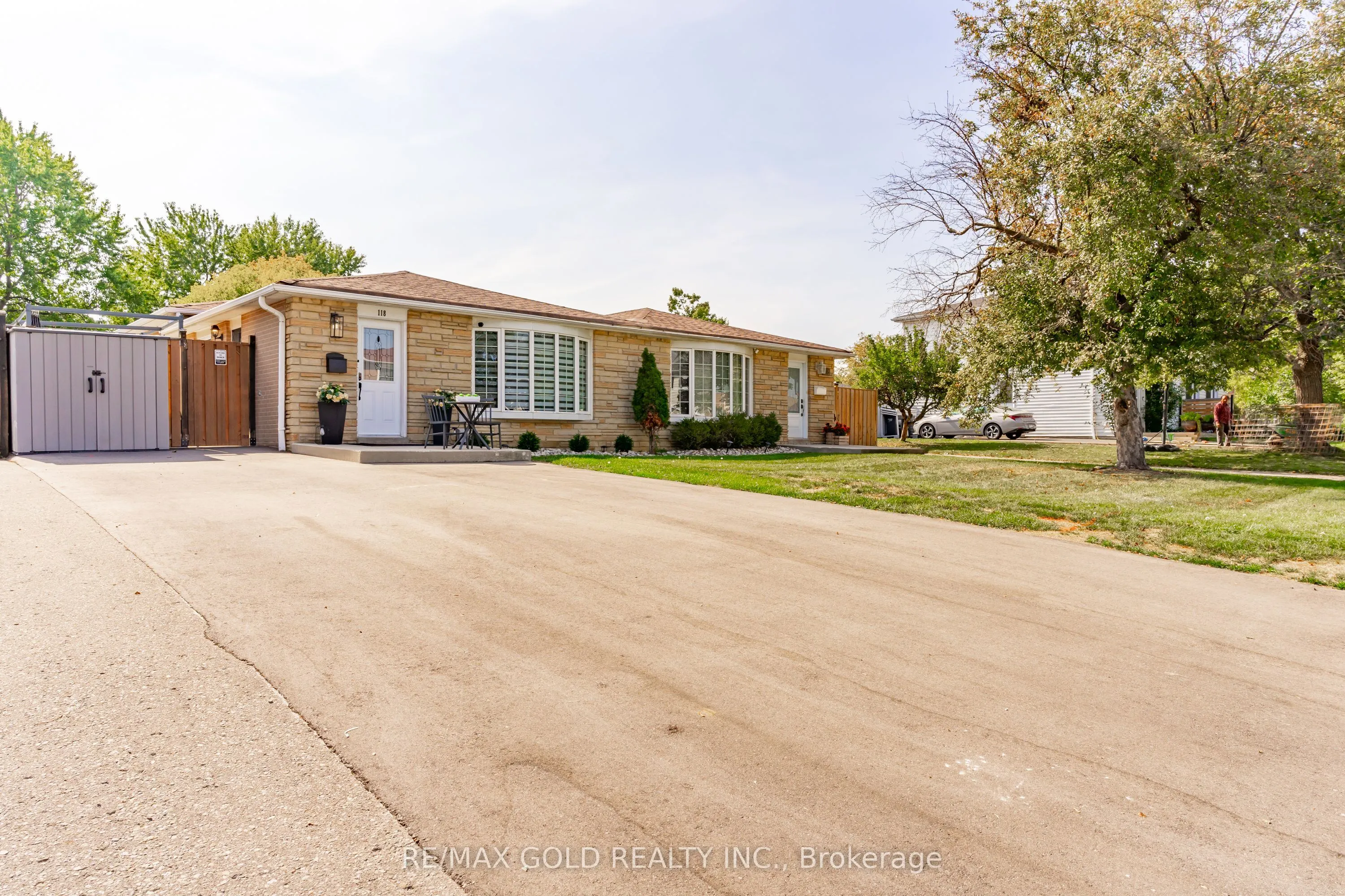118 Fallingdale Crescent