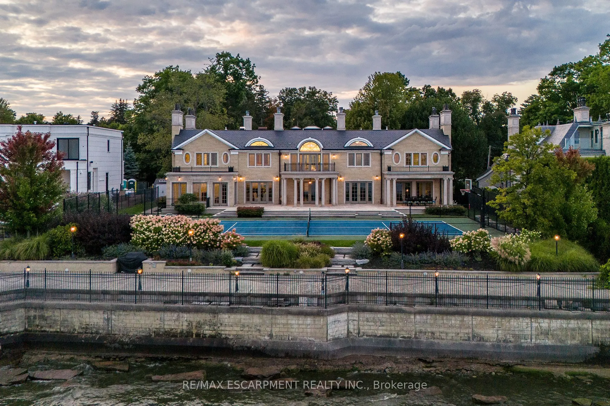 1092 Argyle Drive