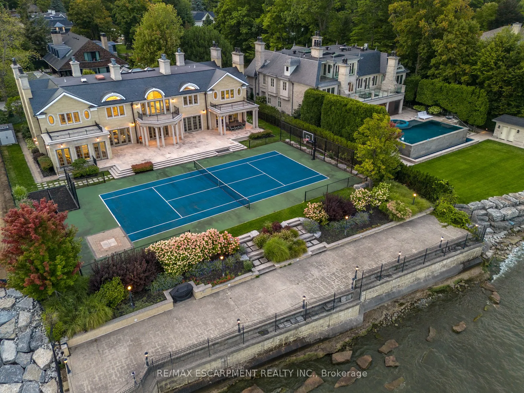 1092 Argyle Drive