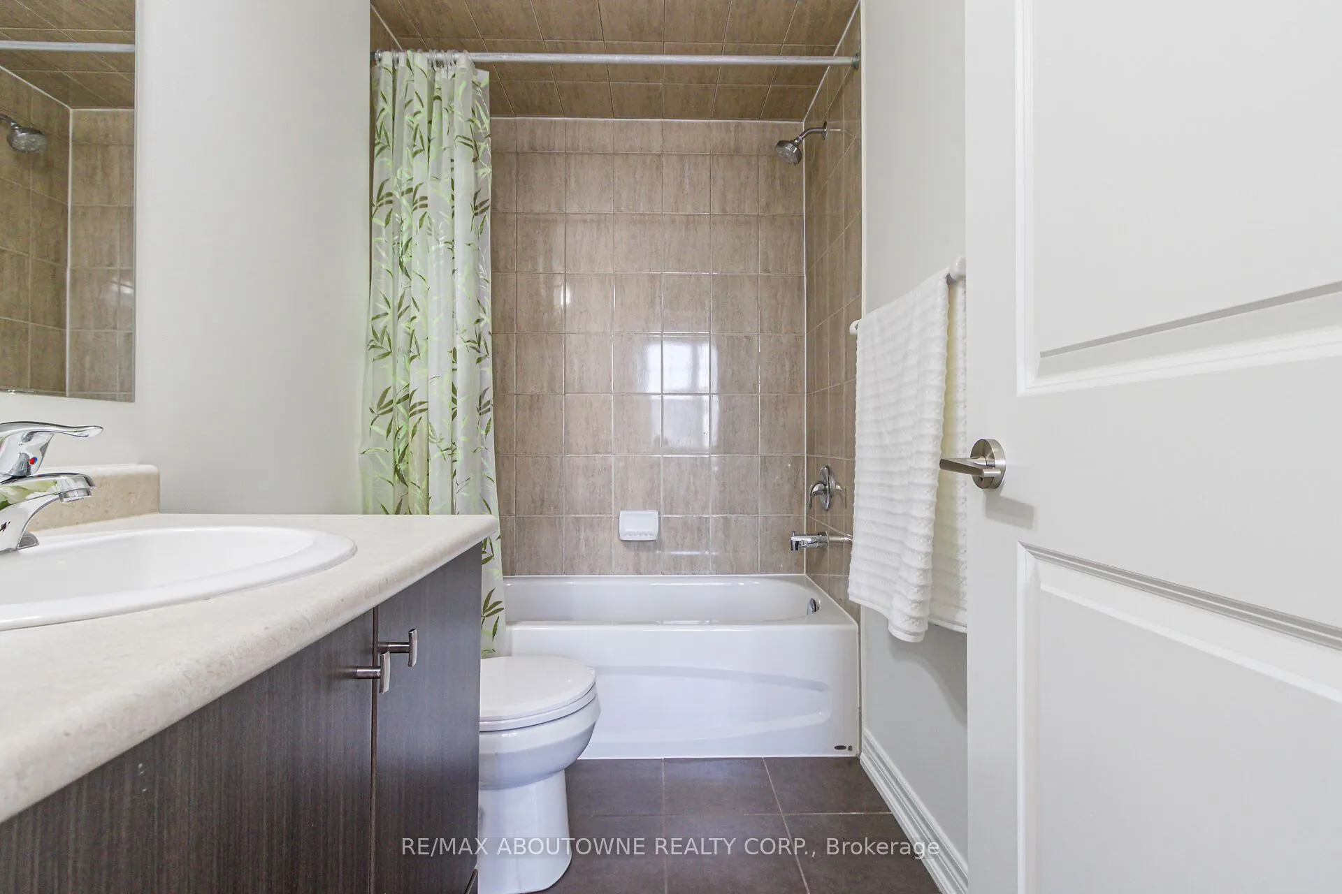 2339 Sawgrass Drive, #206