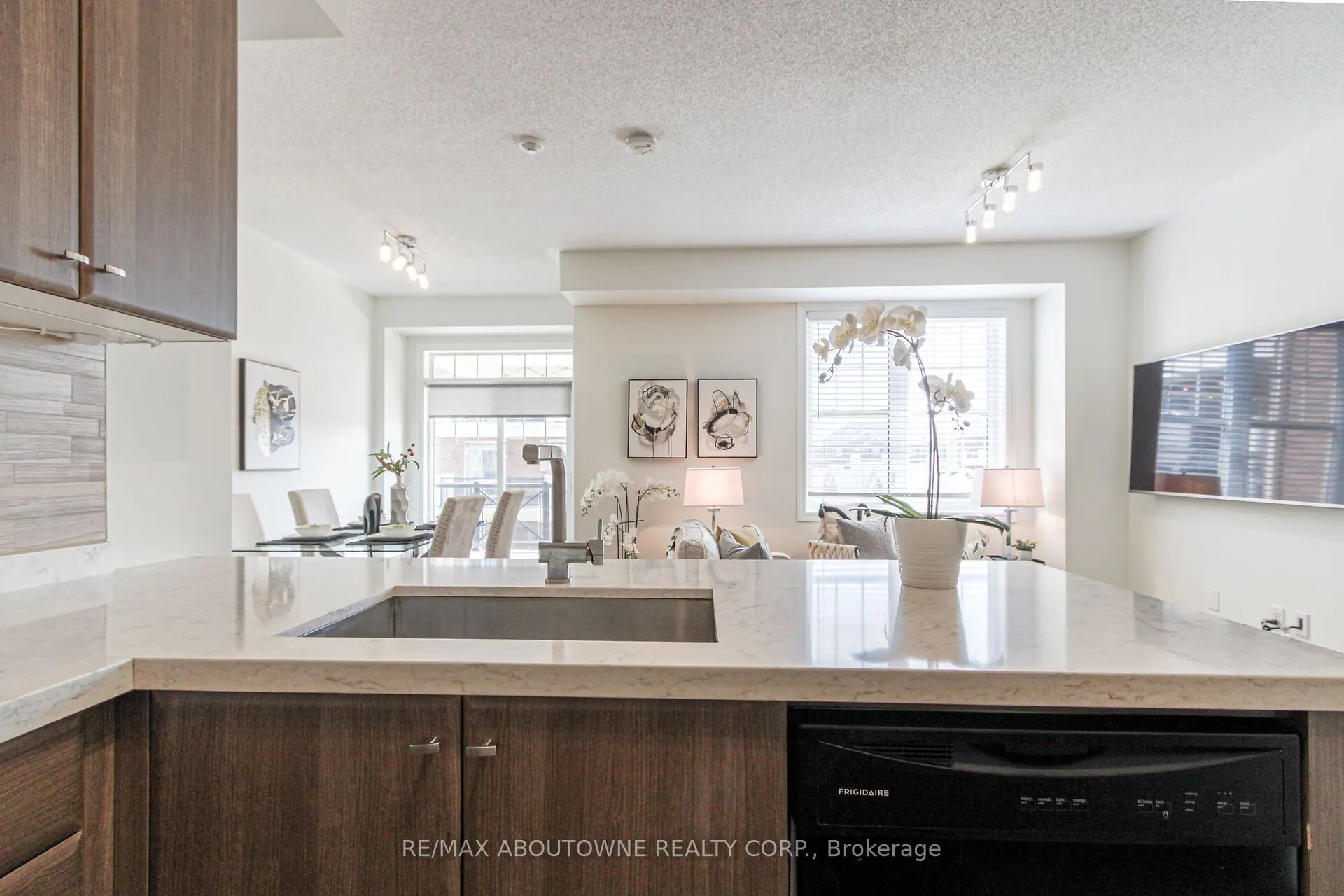 2339 Sawgrass Drive, #206