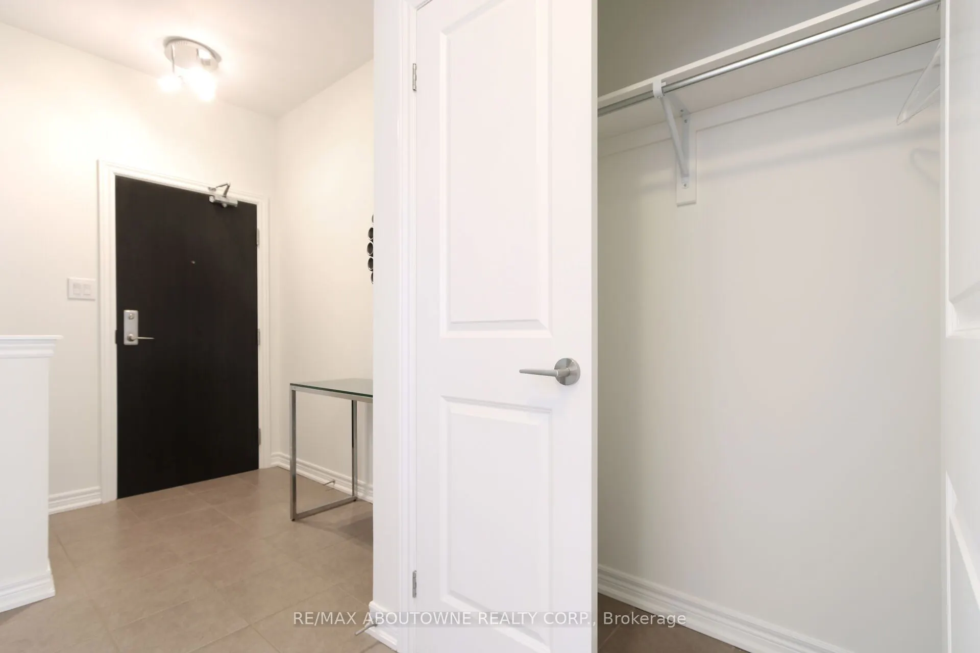 2339 Sawgrass Drive, #206