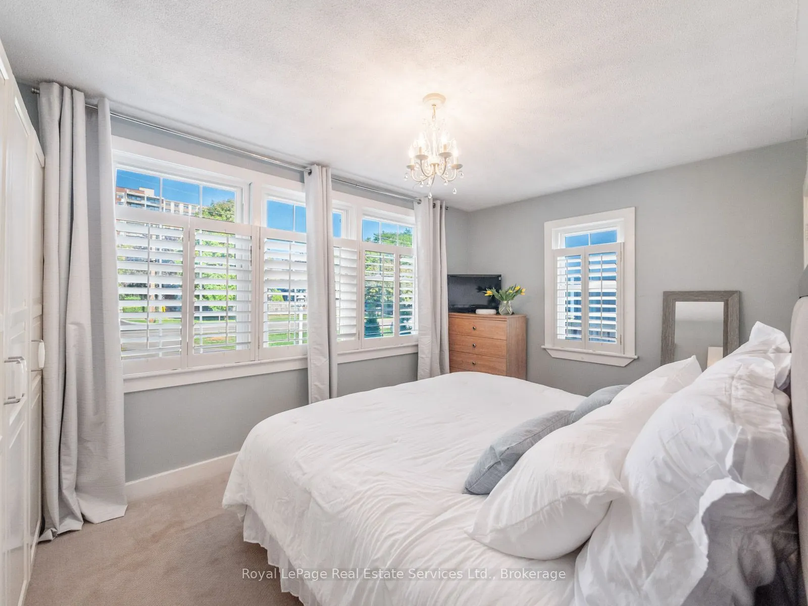 938 King Road