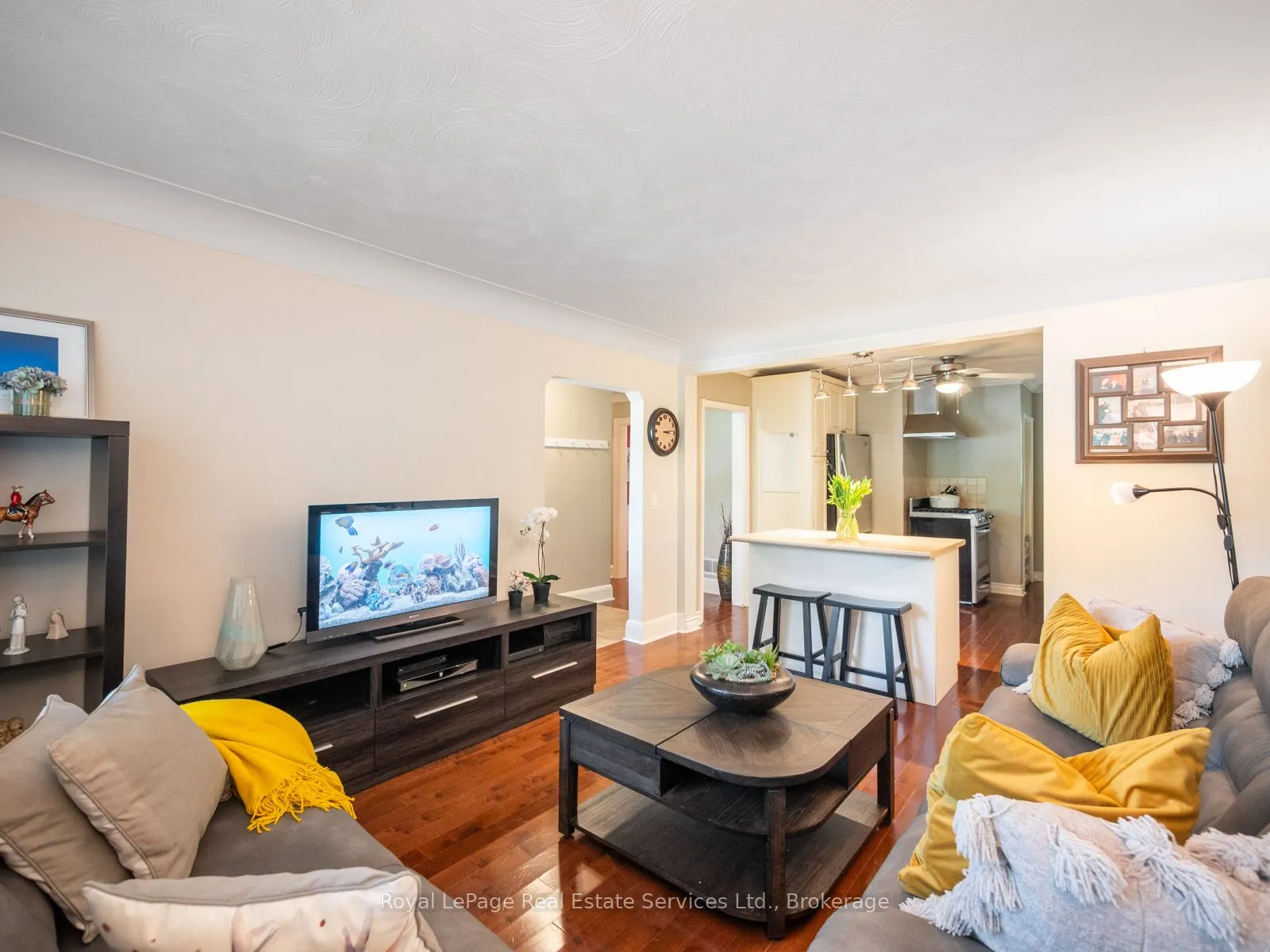 938 King Road