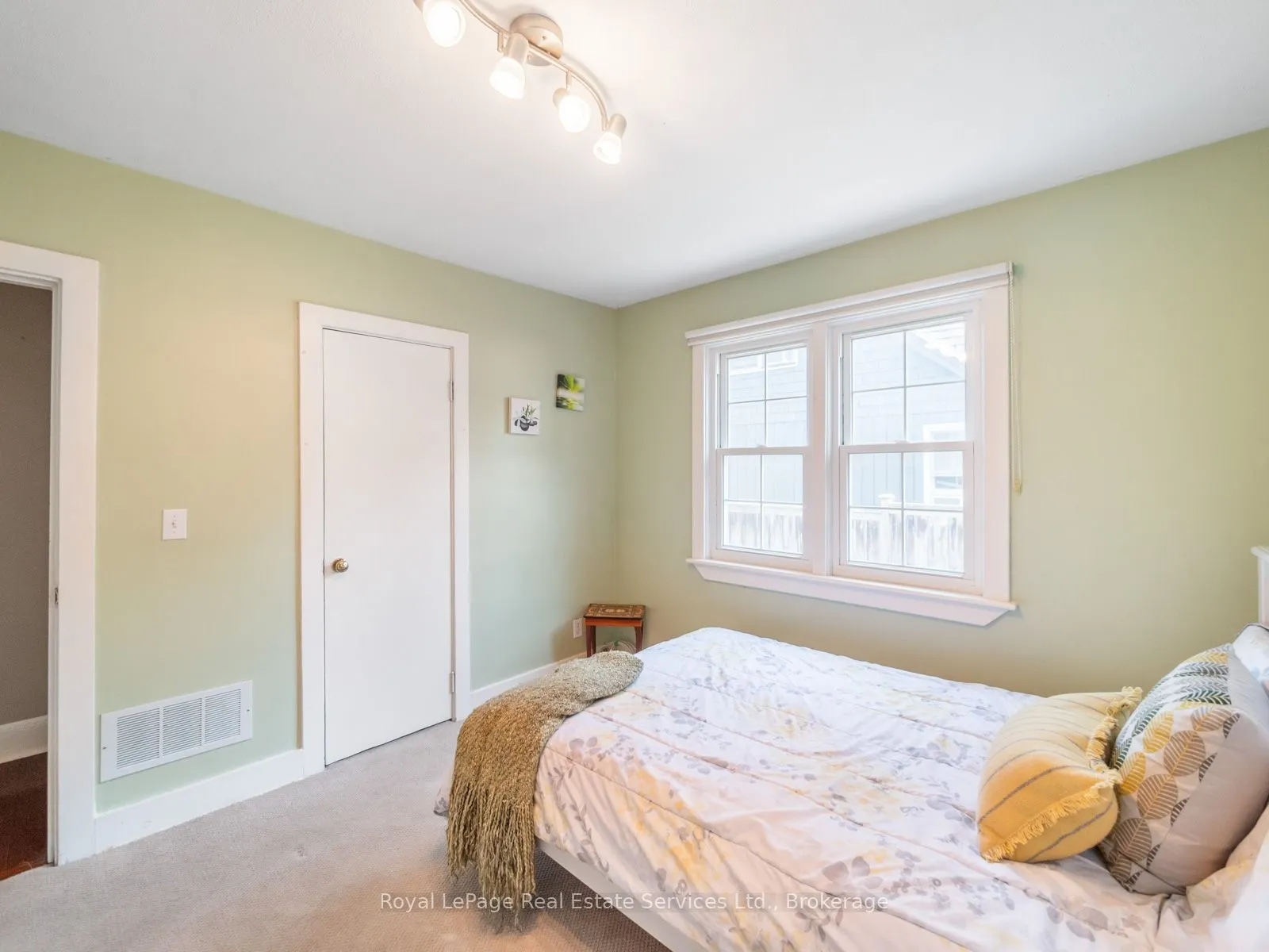 938 King Road